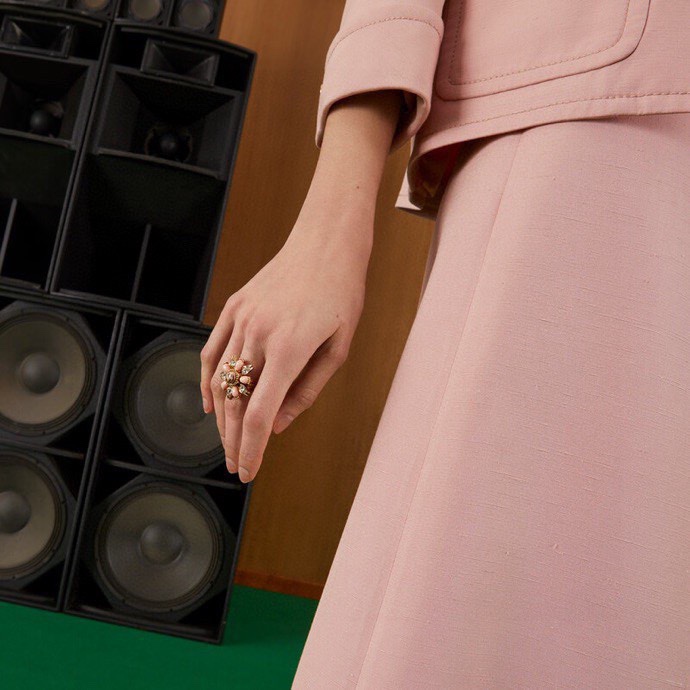 Gucci高仿三環金戒女款粉色花瓣造型水鑽設計華麗風格｜歐美奢侈品精品推薦