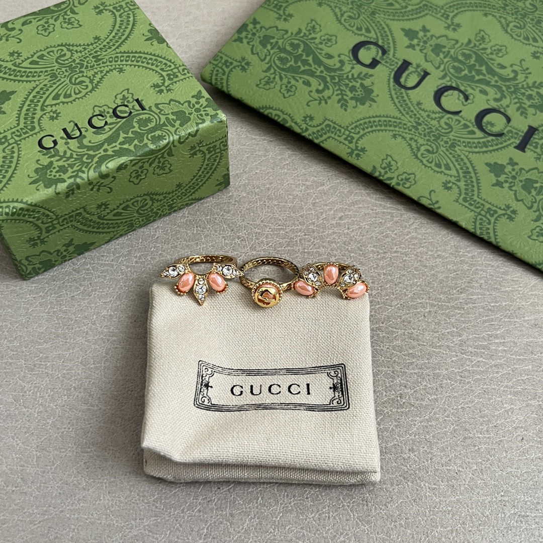 Gucci高仿三環金戒女款粉色花瓣造型水鑽設計華麗風格｜歐美奢侈品精品推薦