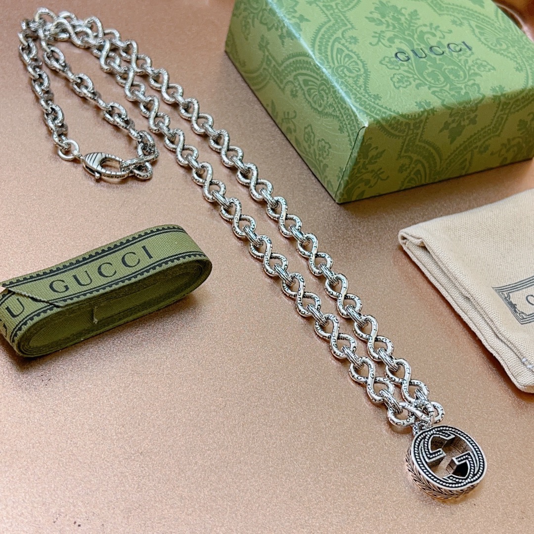 Gucci精品仿製雙G吊墜頸鏈復古銀質粗鍊中性風飾品款｜歐美奢侈品精品推薦