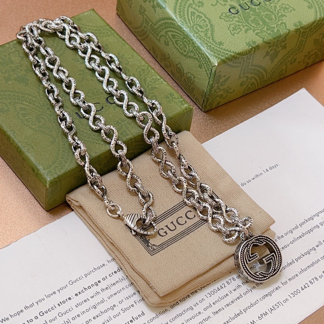 Gucci精品仿製雙G吊墜頸鏈復古銀質粗鍊中性風飾品款｜歐美奢侈品精品推薦