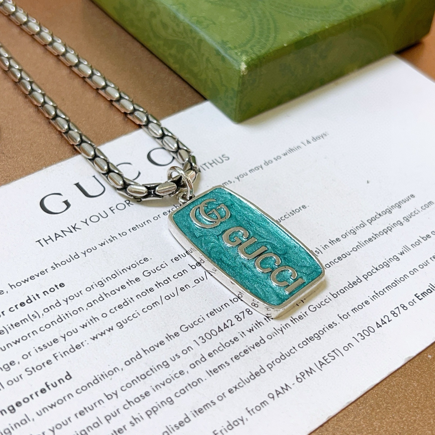 Gucci高仿復古綠牌吊墜男款項鍊 重工風格潮人必備｜歐美奢侈品精品推薦