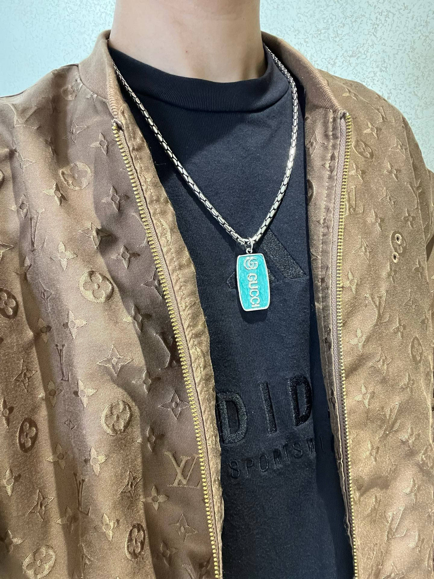 Gucci高仿復古綠牌吊墜男款項鍊 重工風格潮人必備｜歐美奢侈品精品推薦