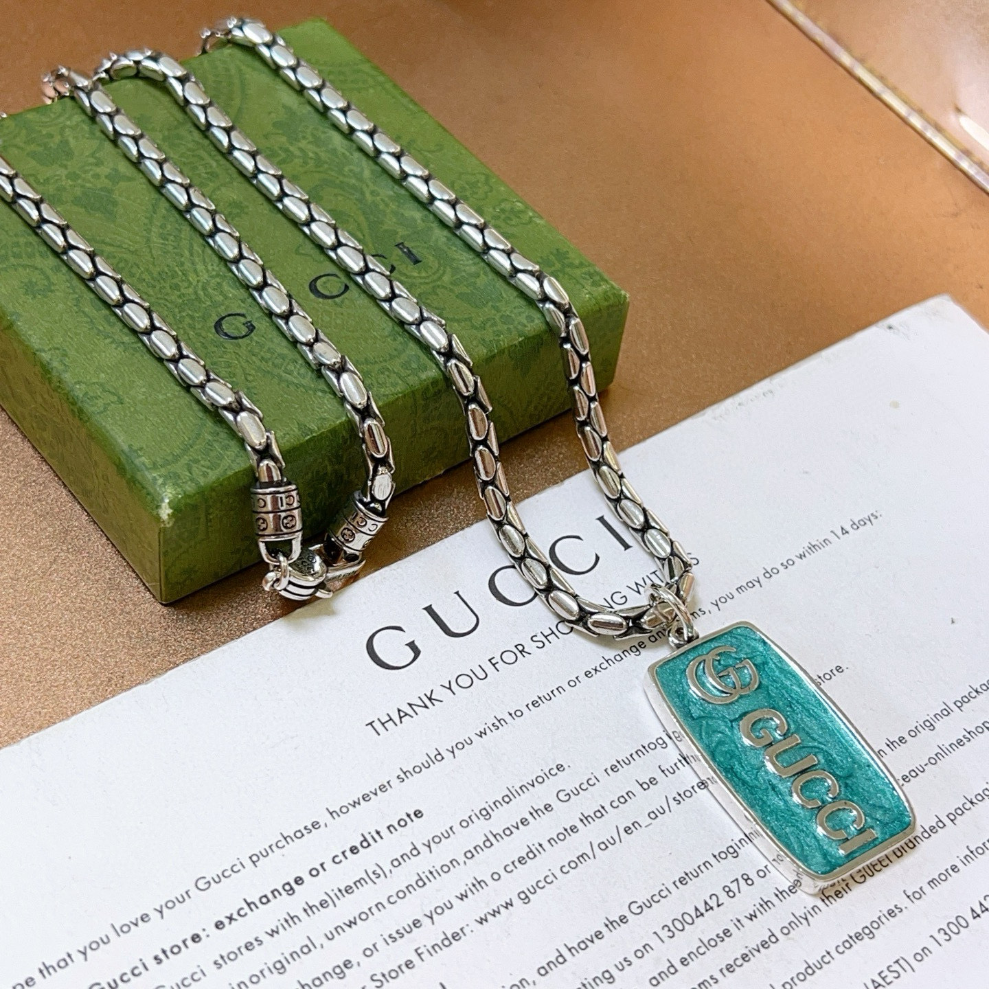 Gucci高仿復古綠牌吊墜男款項鍊 重工風格潮人必備｜歐美奢侈品精品推薦