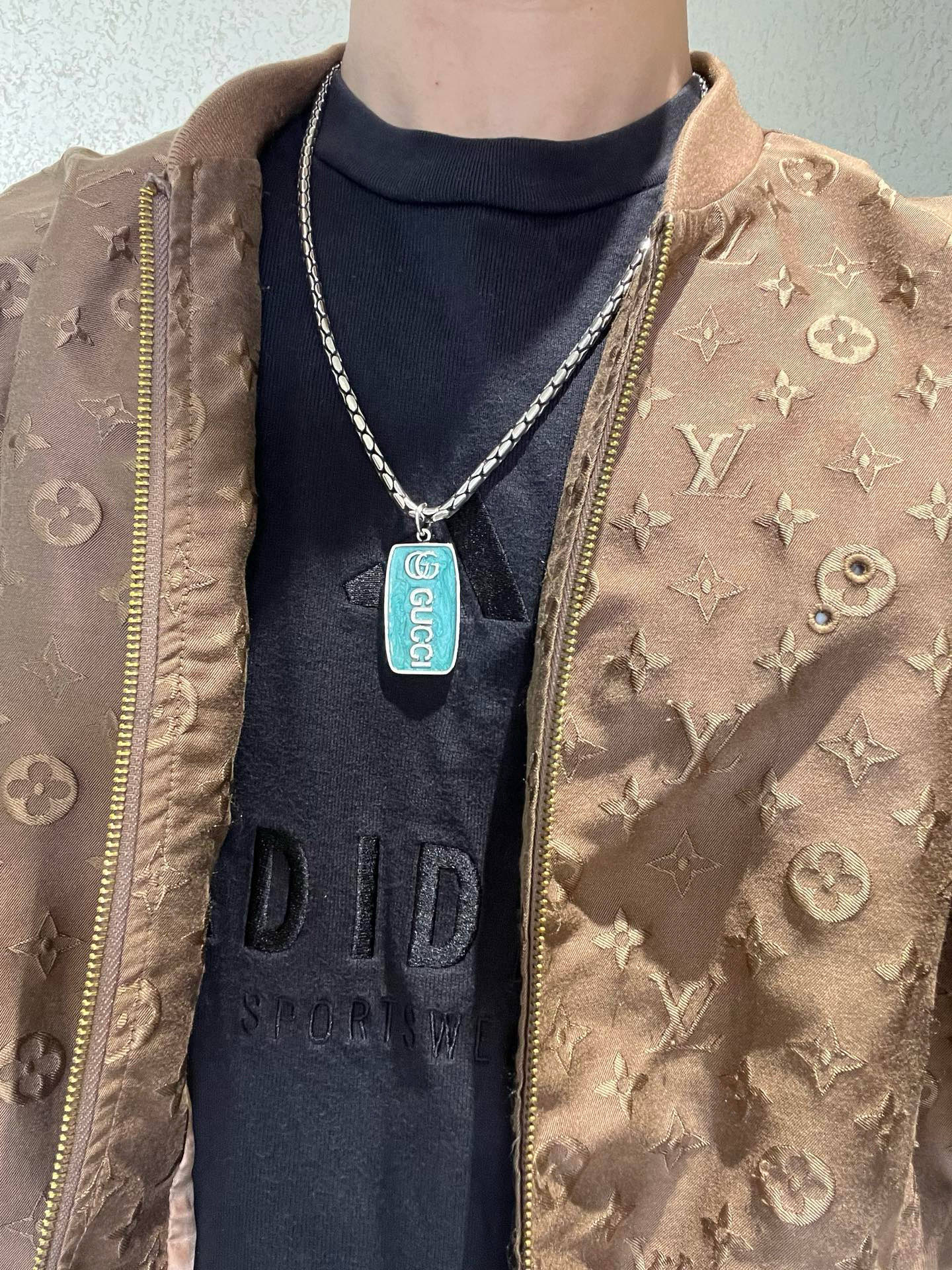 Gucci高仿復古綠牌吊墜男款項鍊 重工風格潮人必備｜歐美奢侈品精品推薦