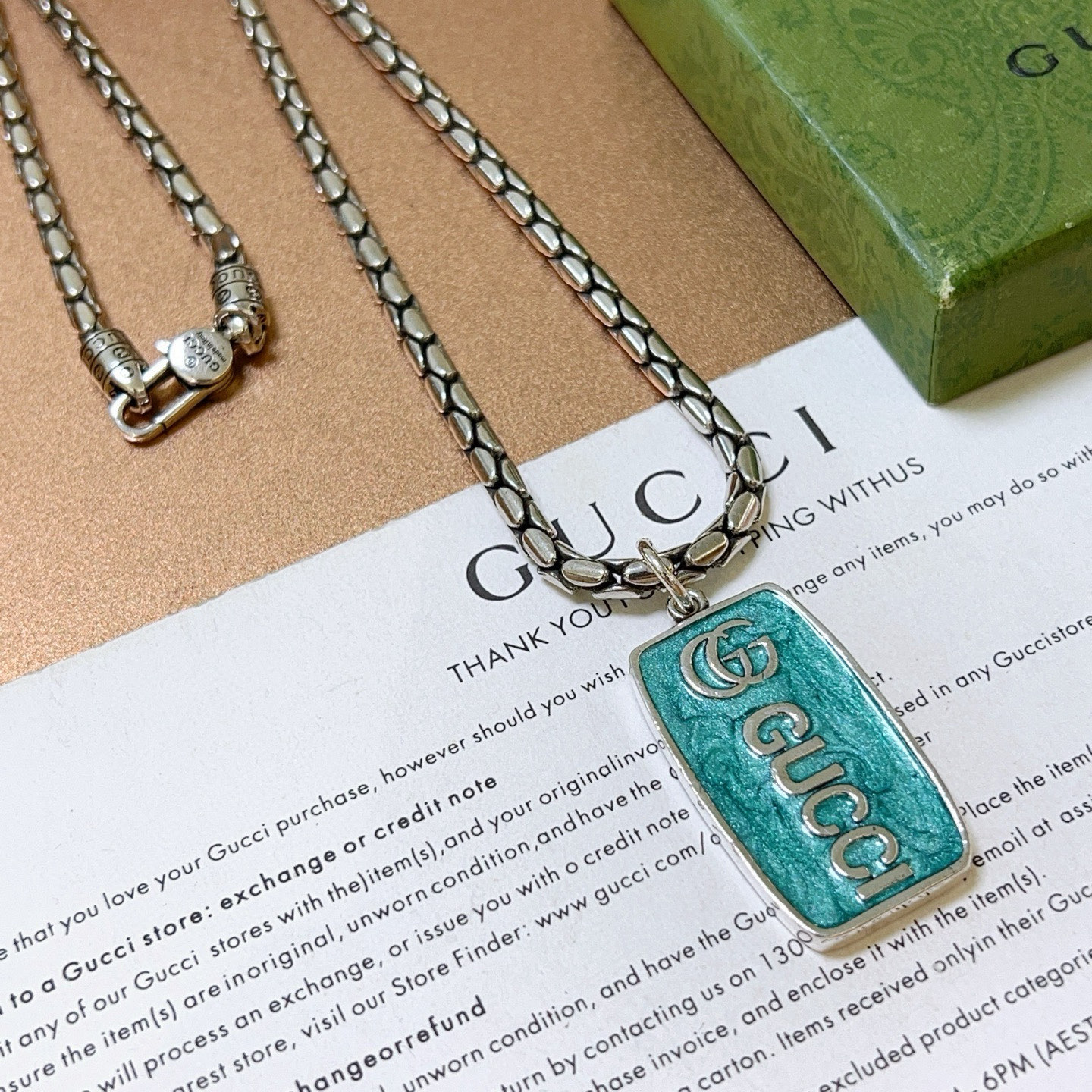 Gucci高仿復古綠牌吊墜男款項鍊 重工風格潮人必備｜歐美奢侈品精品推薦