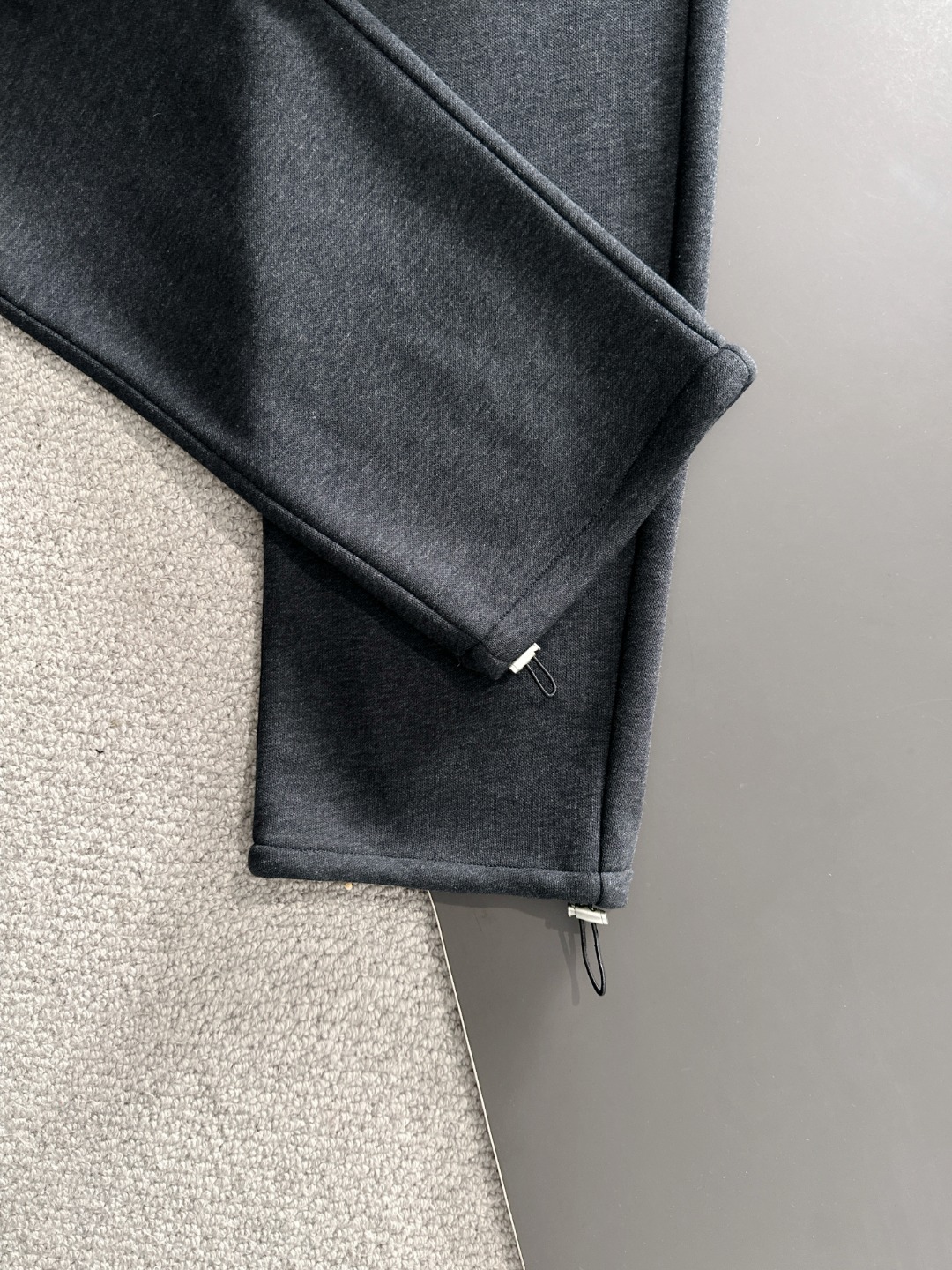 Gucci A貨男款運動長褲 深灰色設計 彈性腰頭 日常百搭|超A仿原單精品圖片 11 Gucci A貨男款運動長褲 深灰色設計 彈性腰頭 日常百搭|歐美奢侈品精品推薦