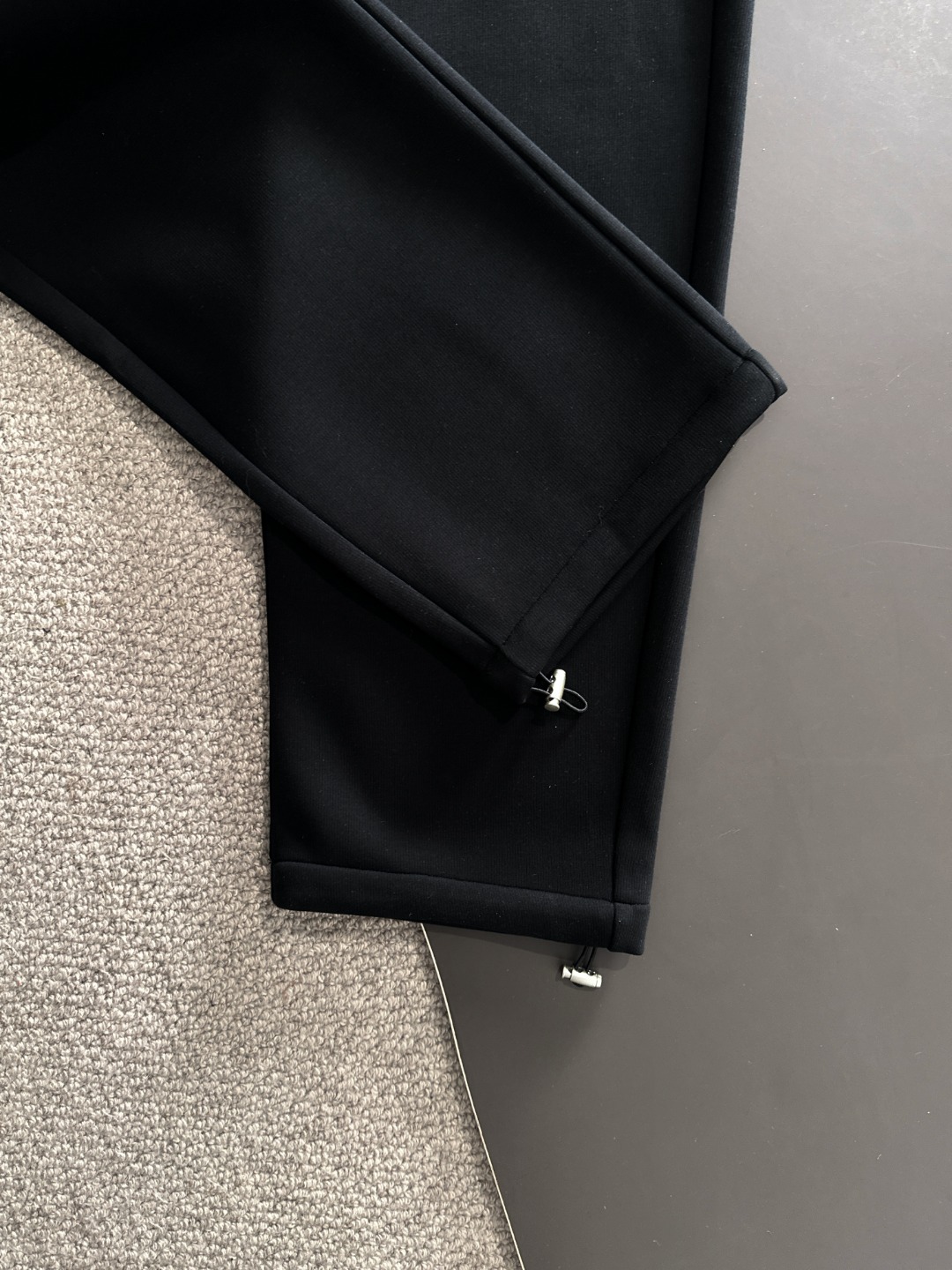 Gucci高仿男士黑色運動長褲 立體LOGO設計 實穿機能褲款|超A仿原單精品圖片 11 Gucci高仿男士黑色運動長褲 立體LOGO設計 實穿機能褲款|歐美奢侈品精品推薦