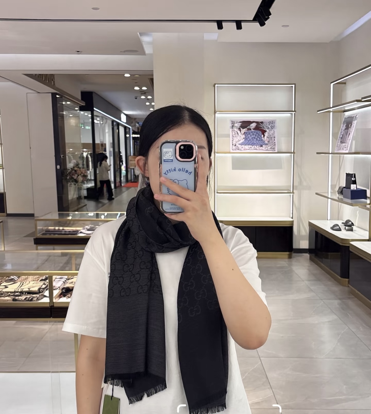 Gucci高仿GG滿版圖騰圍巾 深灰極簡設計 商務百搭風｜歐美奢侈品精品推薦