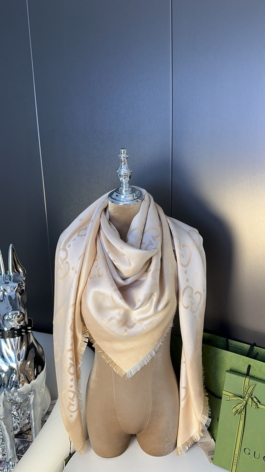 Gucci A貨粉杏色GG圍巾 雙面織標設計 柔感百搭新色|超A仿原單精品圖片 9 Gucci A貨粉杏色GG圍巾 雙面織標設計 柔感百搭新色|歐美奢侈品精品推薦