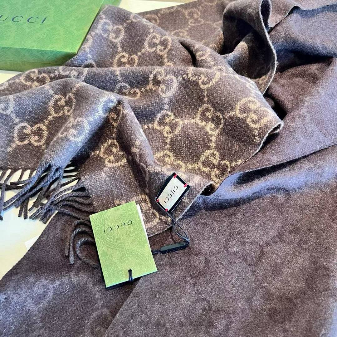 Gucci原單羊毛圍巾 GG老花咖啡雙面設計 冬季溫暖必備|超A仿原單精品圖片 9 Gucci原單羊毛圍巾 GG老花咖啡雙面設計 冬季溫暖必備|歐美奢侈品精品推薦