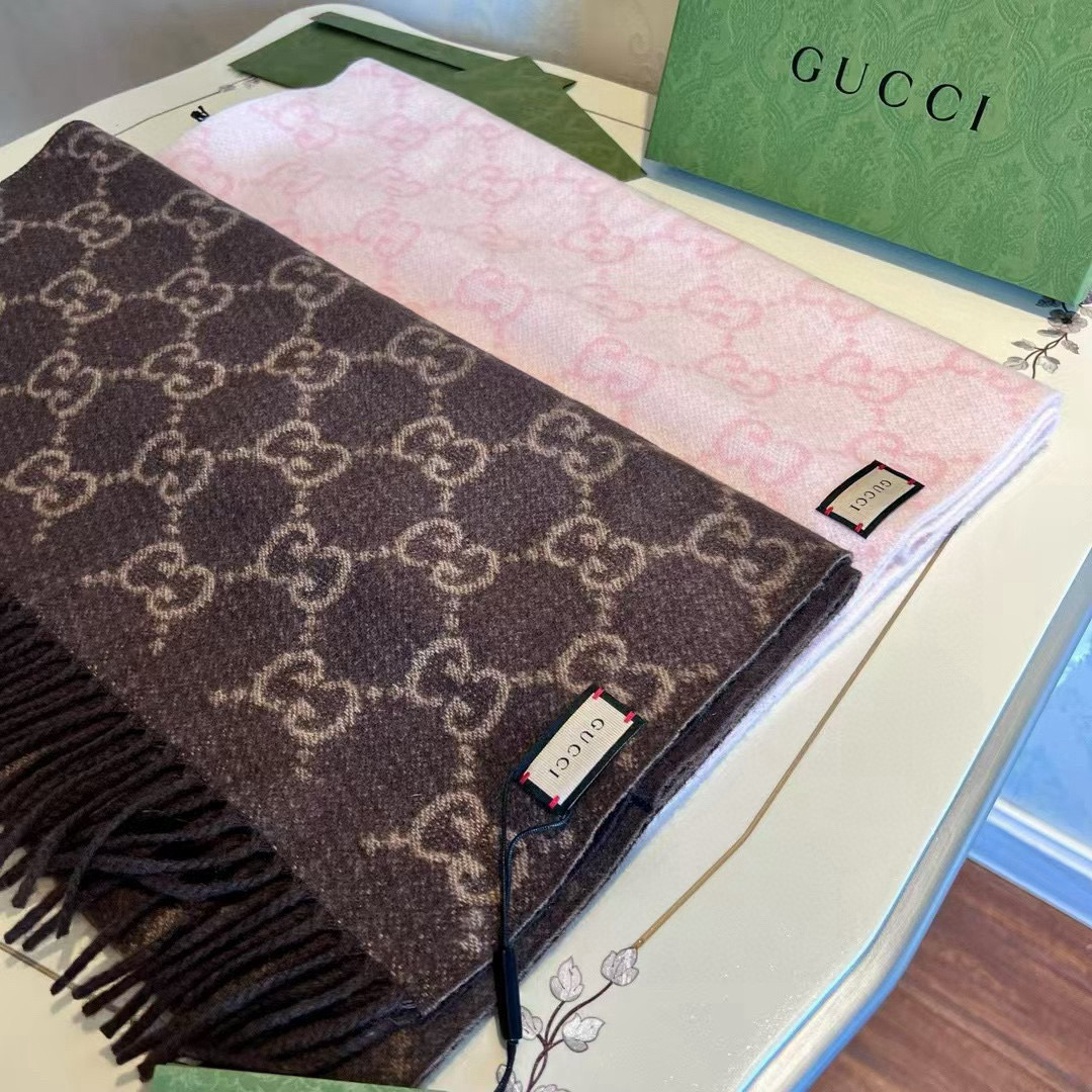 Gucci原單羊毛圍巾 GG老花咖啡雙面設計 冬季溫暖必備|超A仿原單精品圖片 8 Gucci原單羊毛圍巾 GG老花咖啡雙面設計 冬季溫暖必備|歐美奢侈品精品推薦