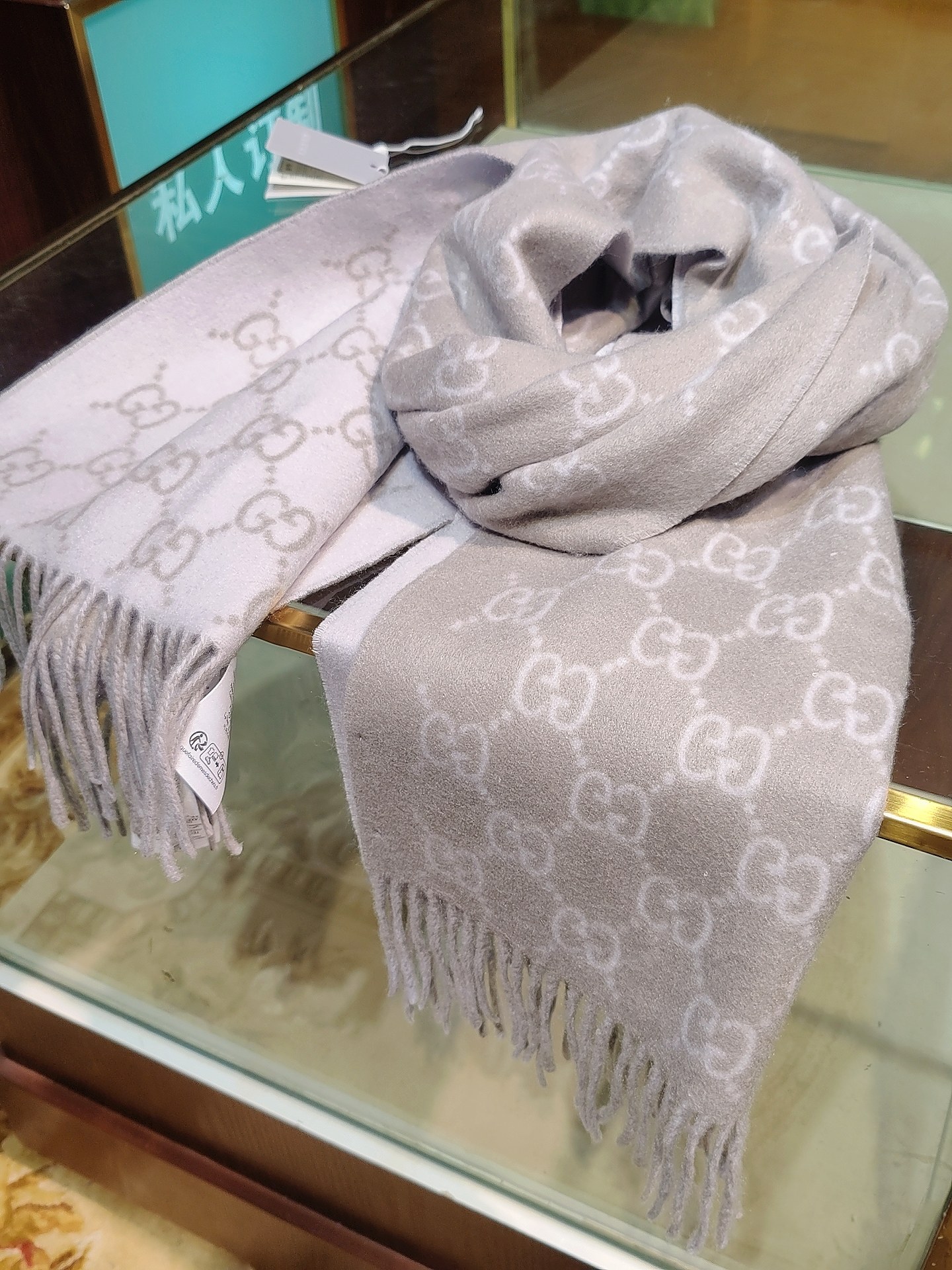 Gucci高仿經典GG毛呢圍巾 灰白雙面織紋 羊毛混紡冬季保暖款｜歐美奢侈品精品推薦