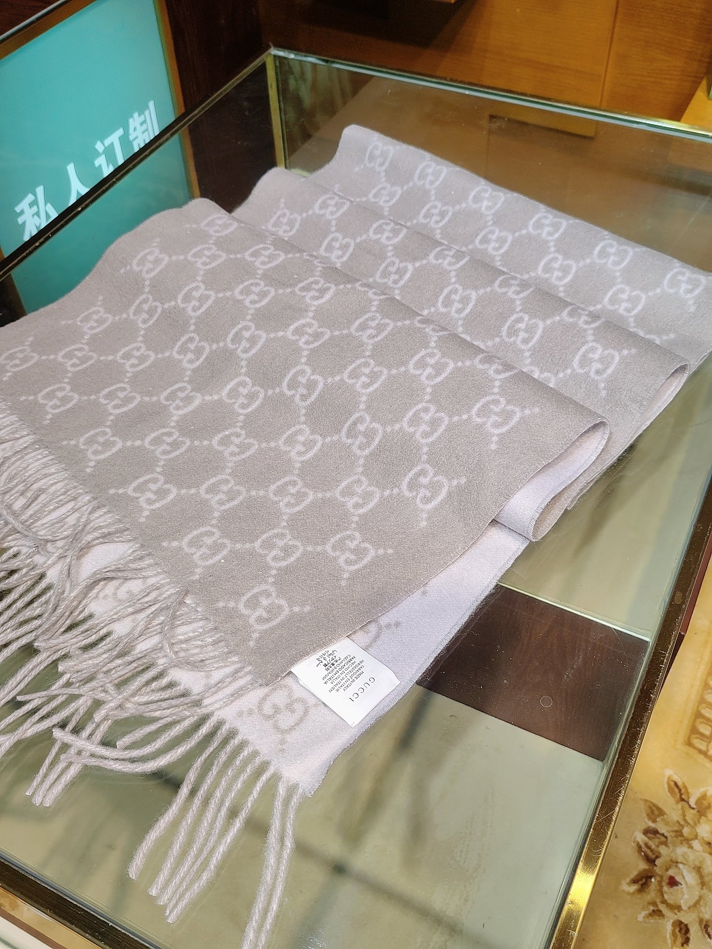 Gucci高仿經典GG毛呢圍巾 灰白雙面織紋 羊毛混紡冬季保暖款｜歐美奢侈品精品推薦