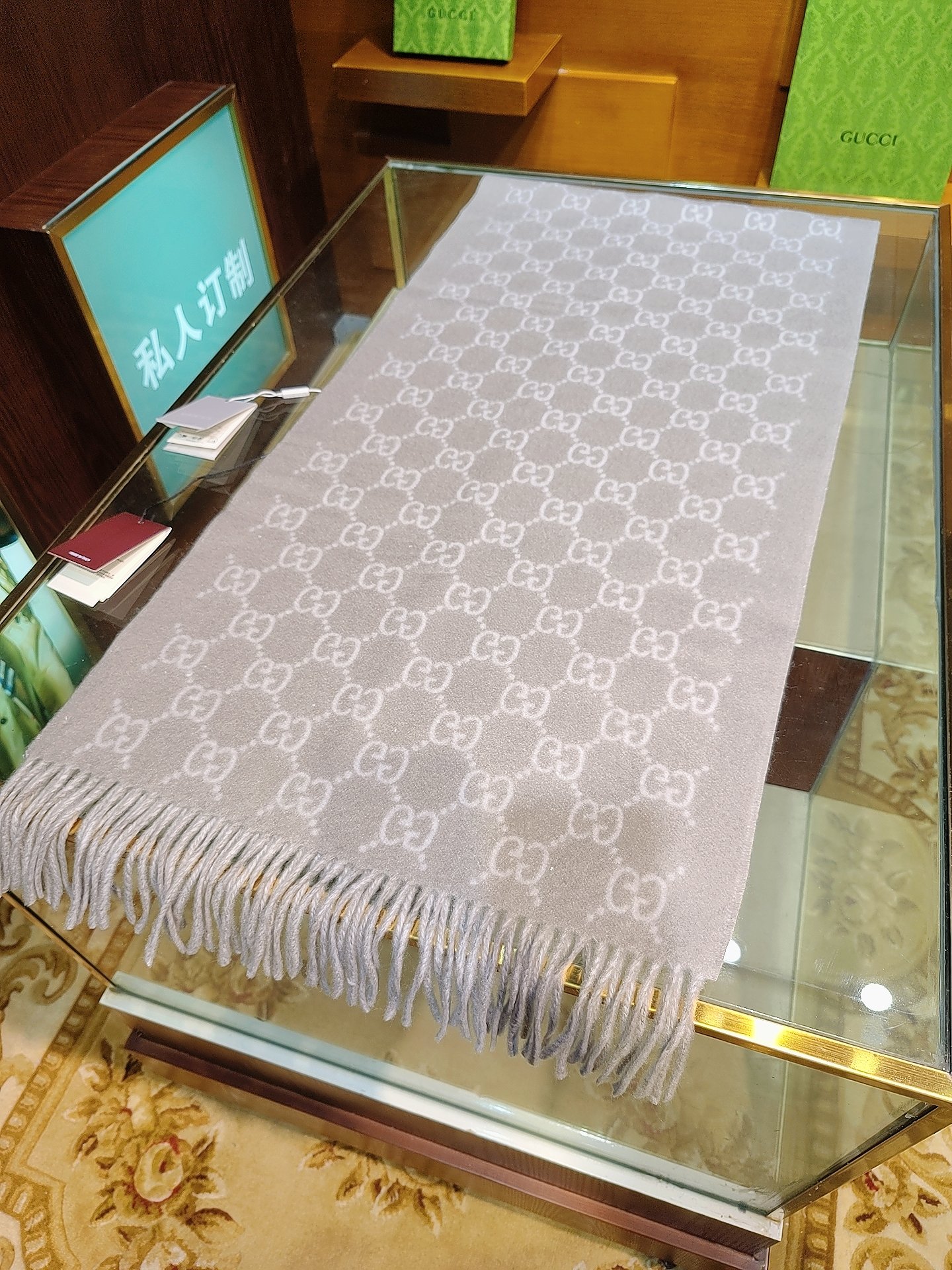 Gucci高仿經典GG毛呢圍巾 灰白雙面織紋 羊毛混紡冬季保暖款｜歐美奢侈品精品推薦