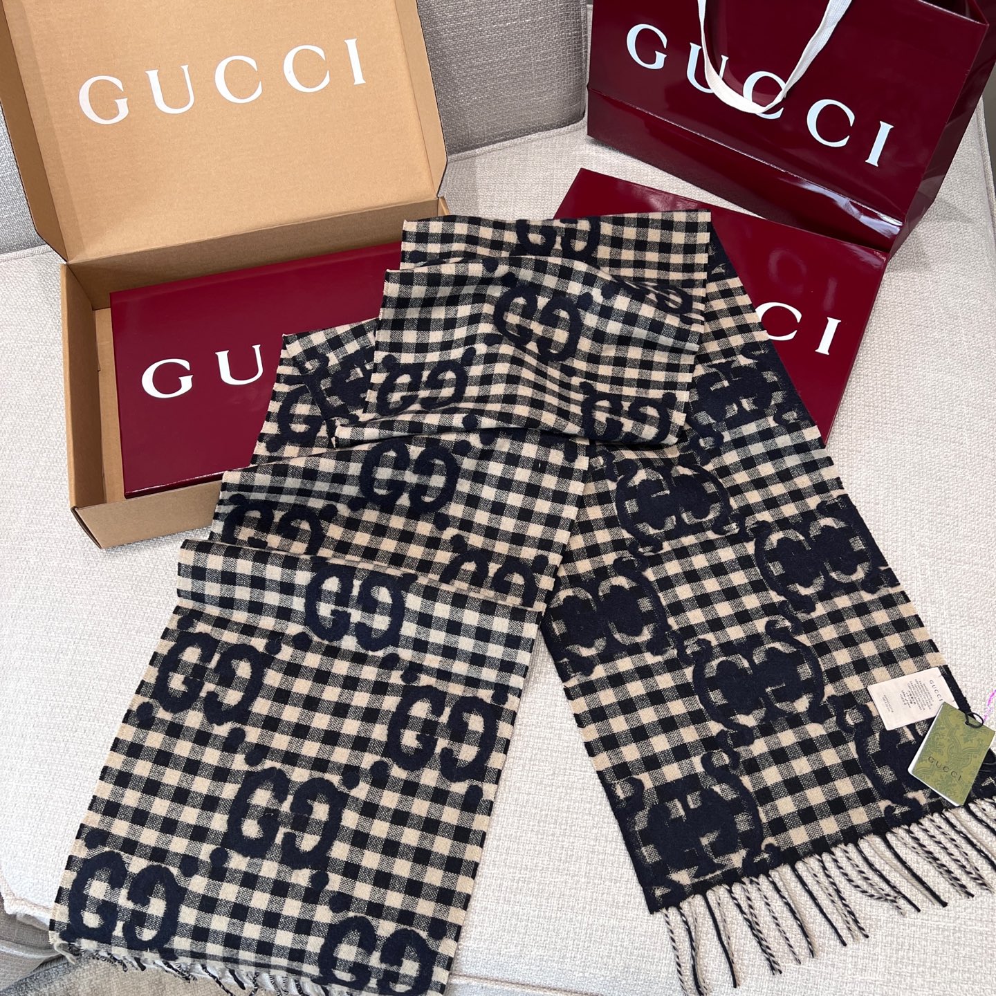 Gucci原單格紋GG圍巾 米色拼黑格設計 男款秋冬復古羊毛款|超A仿原單精品圖片 6 Gucci原單格紋GG圍巾 米色拼黑格設計 男款秋冬復古羊毛款|歐美奢侈品精品推薦