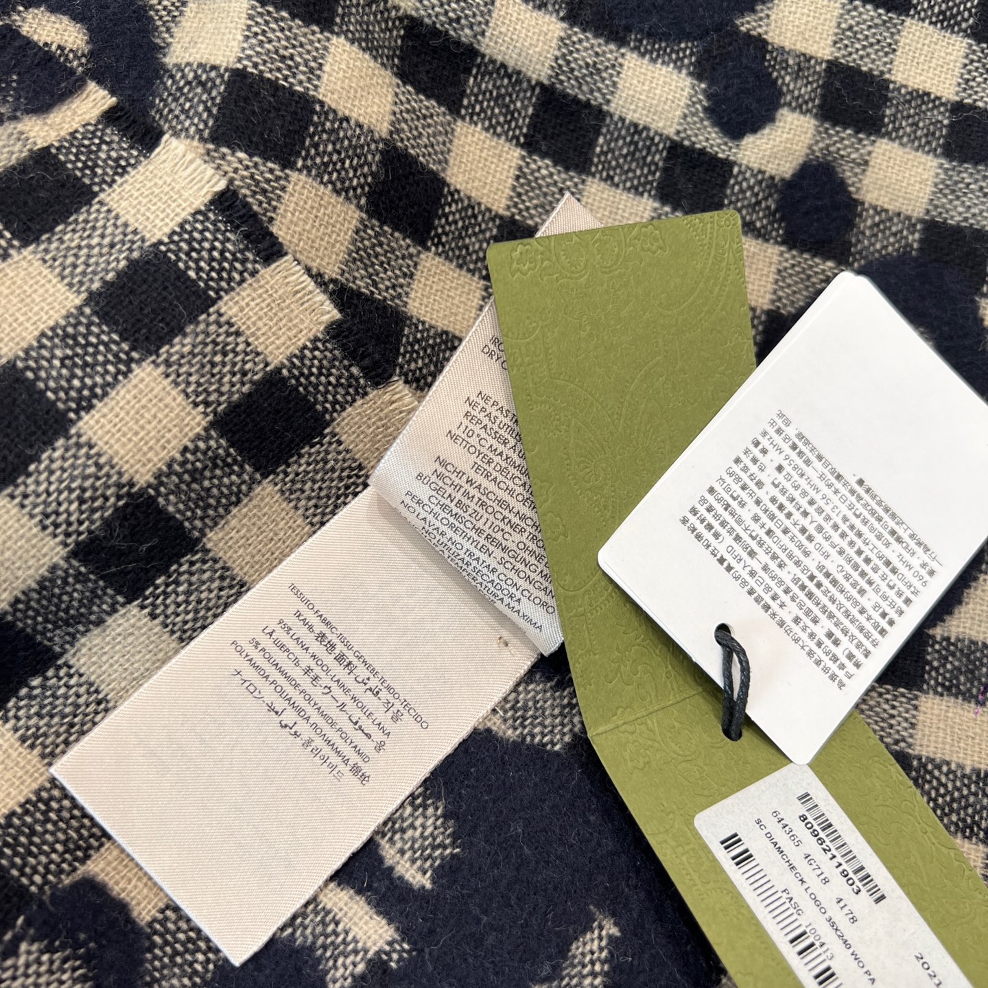 Gucci原單格紋GG圍巾 米色拼黑格設計 男款秋冬復古羊毛款|超A仿原單精品圖片 12 Gucci原單格紋GG圍巾 米色拼黑格設計 男款秋冬復古羊毛款|歐美奢侈品精品推薦