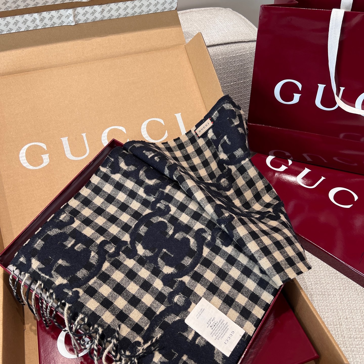 Gucci原單格紋GG圍巾 米色拼黑格設計 男款秋冬復古羊毛款|超A仿原單精品圖片 8 Gucci原單格紋GG圍巾 米色拼黑格設計 男款秋冬復古羊毛款|歐美奢侈品精品推薦