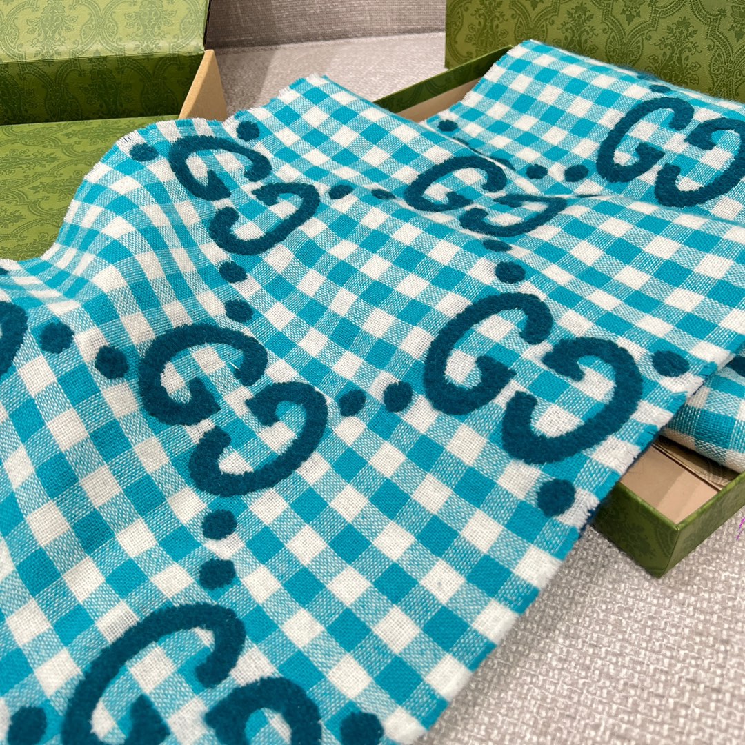 Gucci高仿格紋GG圍巾 碧藍色經典LOGO滿版 雙面保暖款式｜歐美奢侈品精品推薦