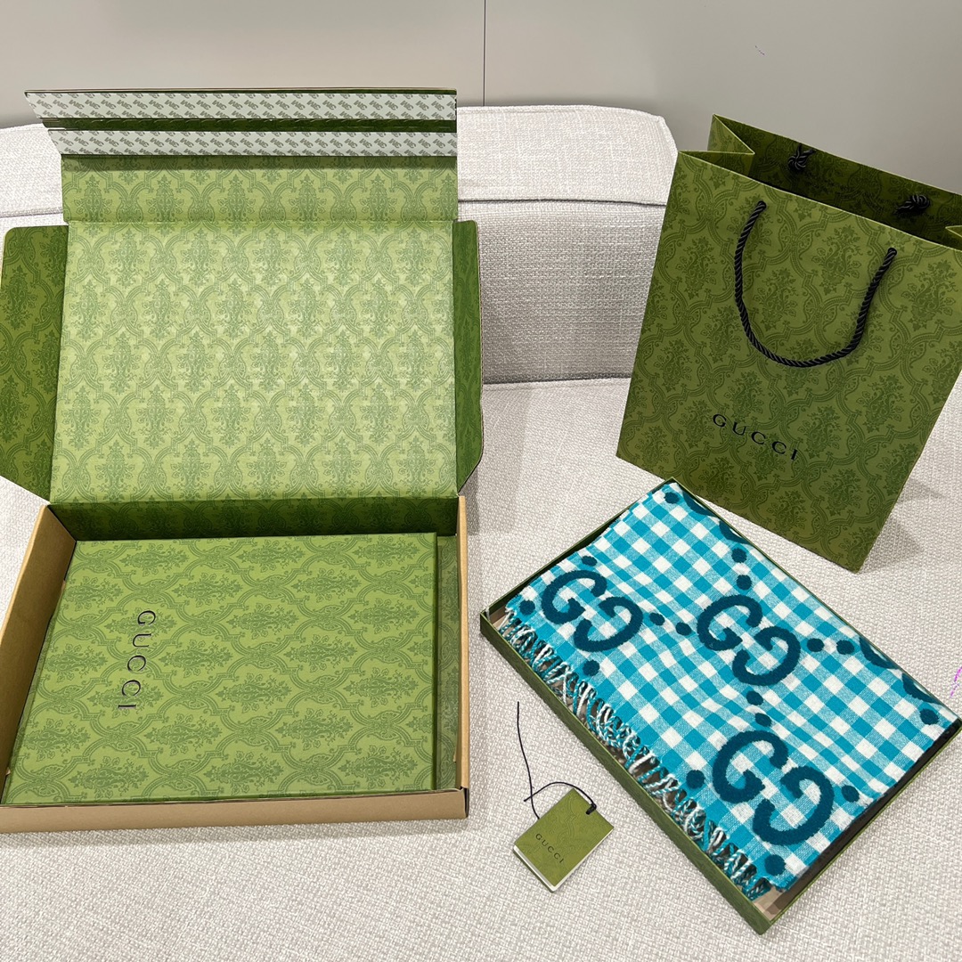 Gucci高仿格紋GG圍巾 碧藍色經典LOGO滿版 雙面保暖款式｜歐美奢侈品精品推薦