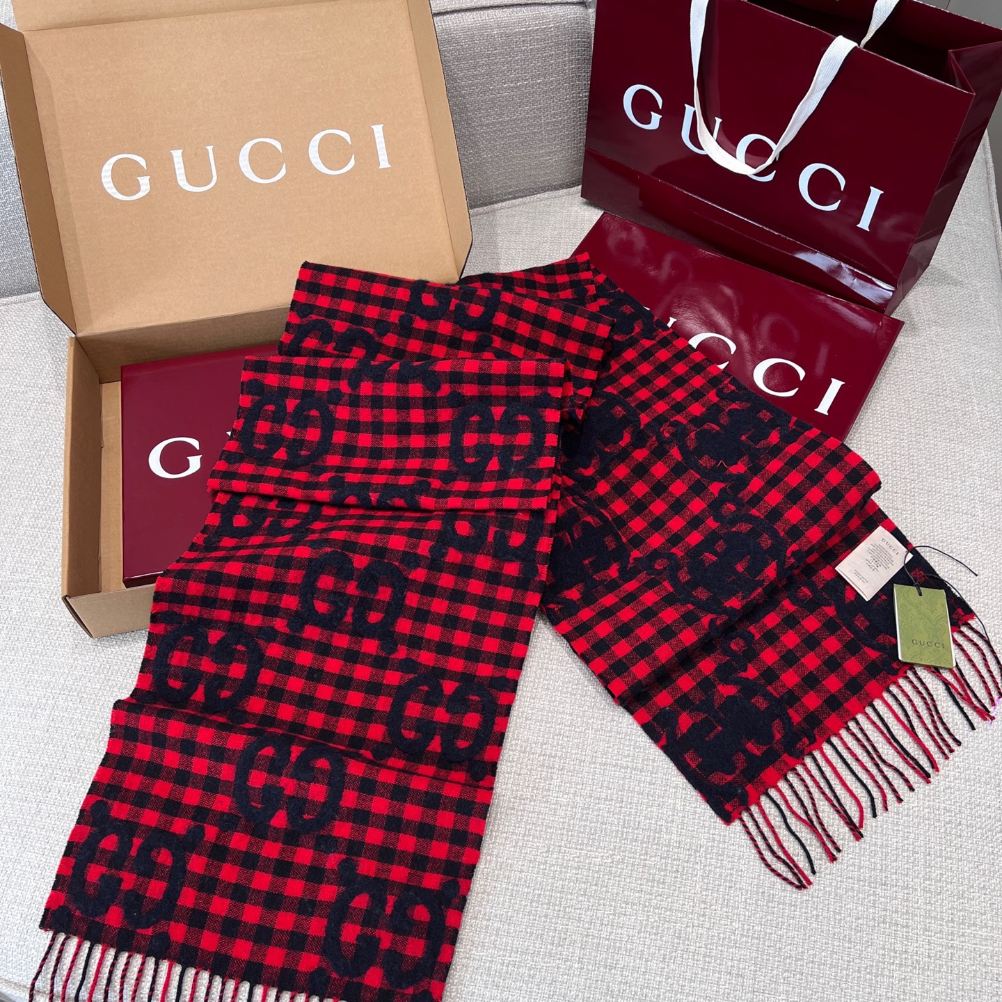Gucci 高仿格紋雙G羊毛圍巾 男女款紅黑配色保暖百搭單品