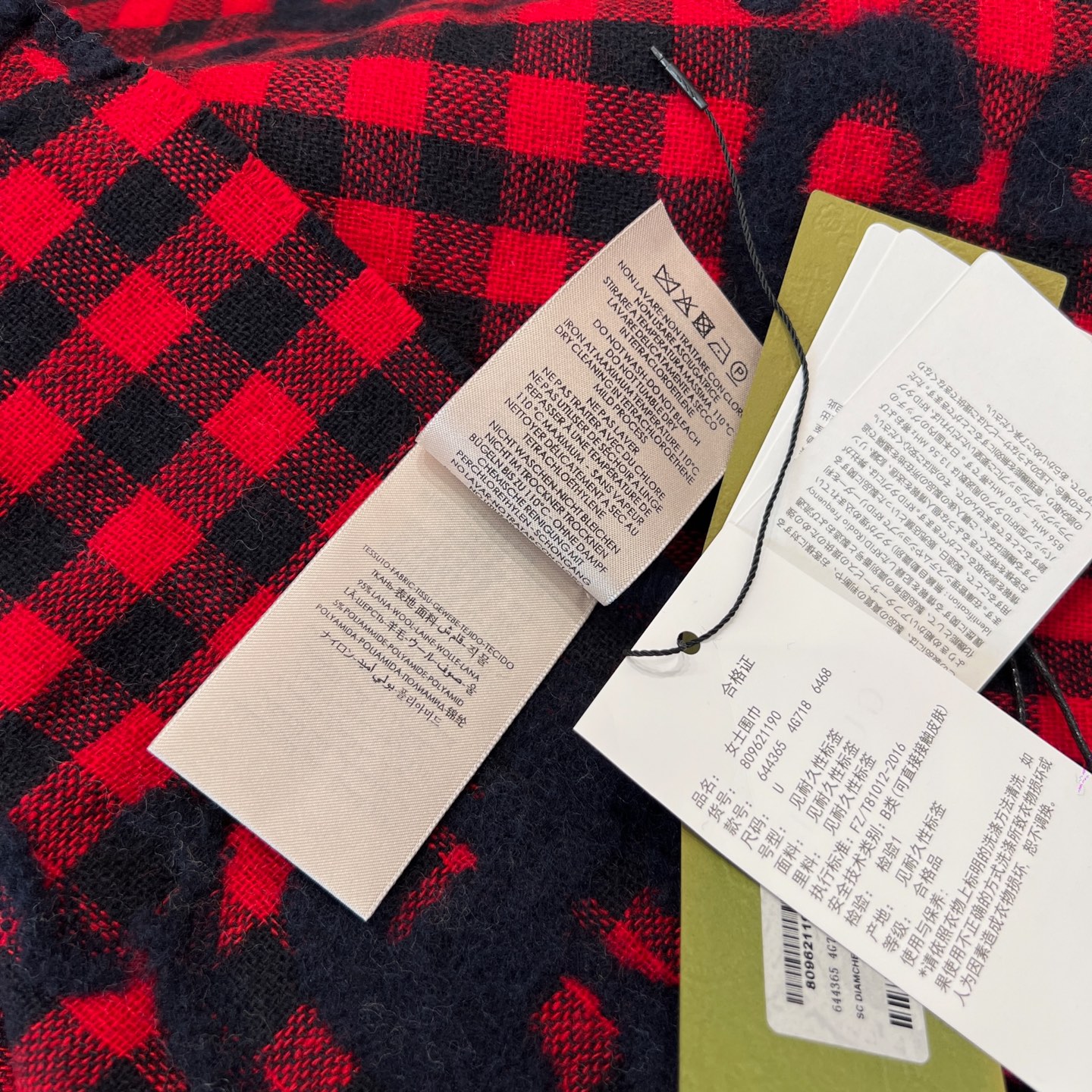 Gucci 高仿格紋雙G羊毛圍巾 男女款紅黑配色保暖百搭單品｜歐美奢侈品精品推薦