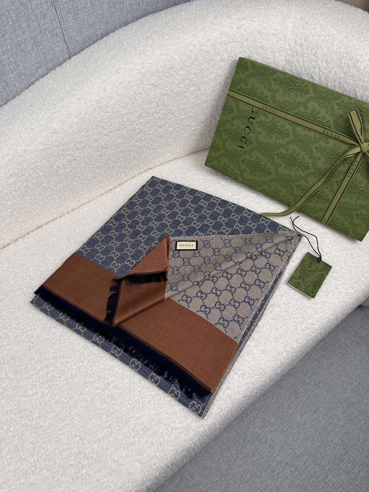 Gucci原單粉嫩GG圖騰羊毛圍巾 禮盒包裝款｜歐美奢侈品精品推薦