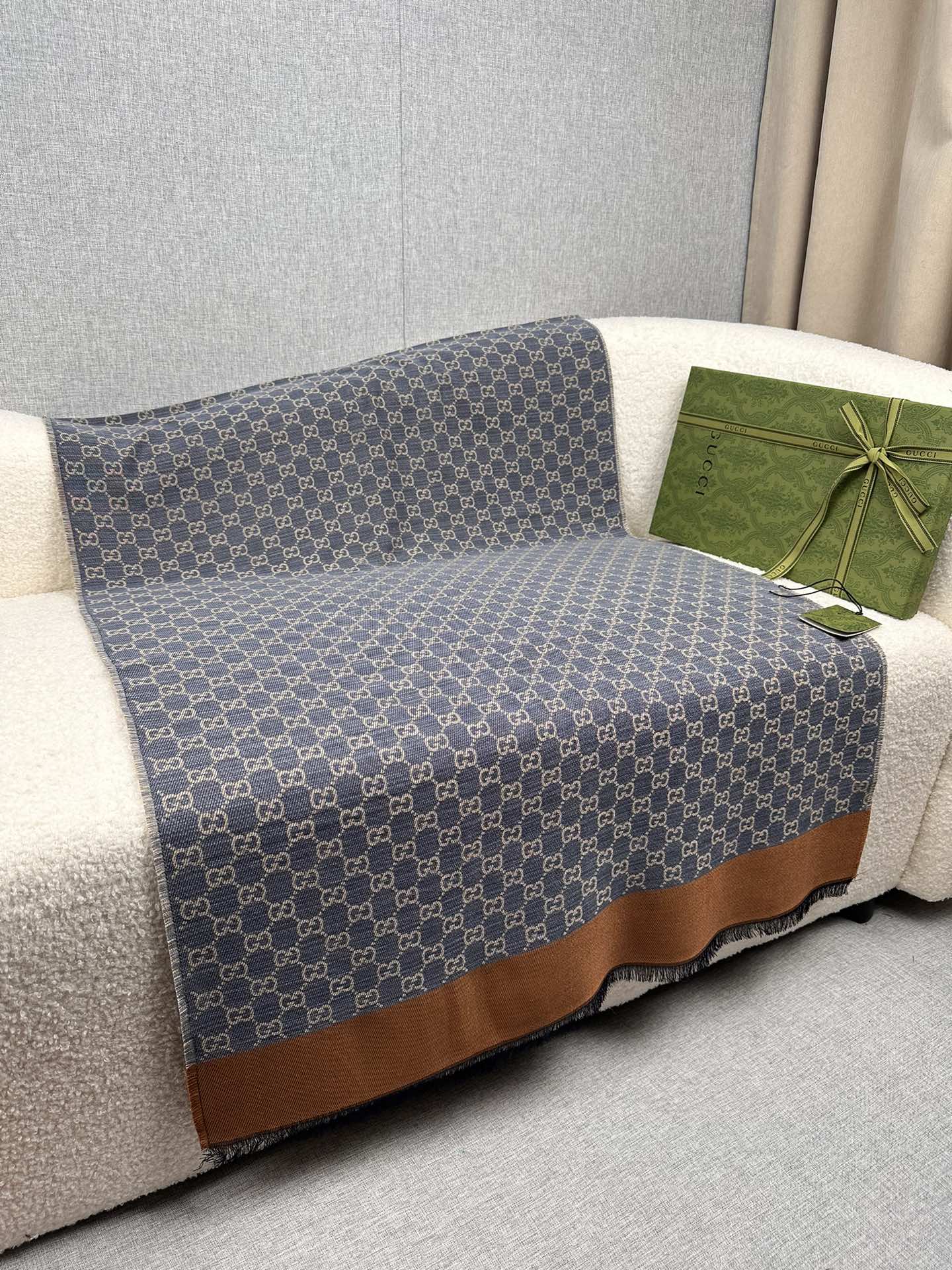 Gucci原單粉嫩GG圖騰羊毛圍巾 禮盒包裝款｜歐美奢侈品精品推薦