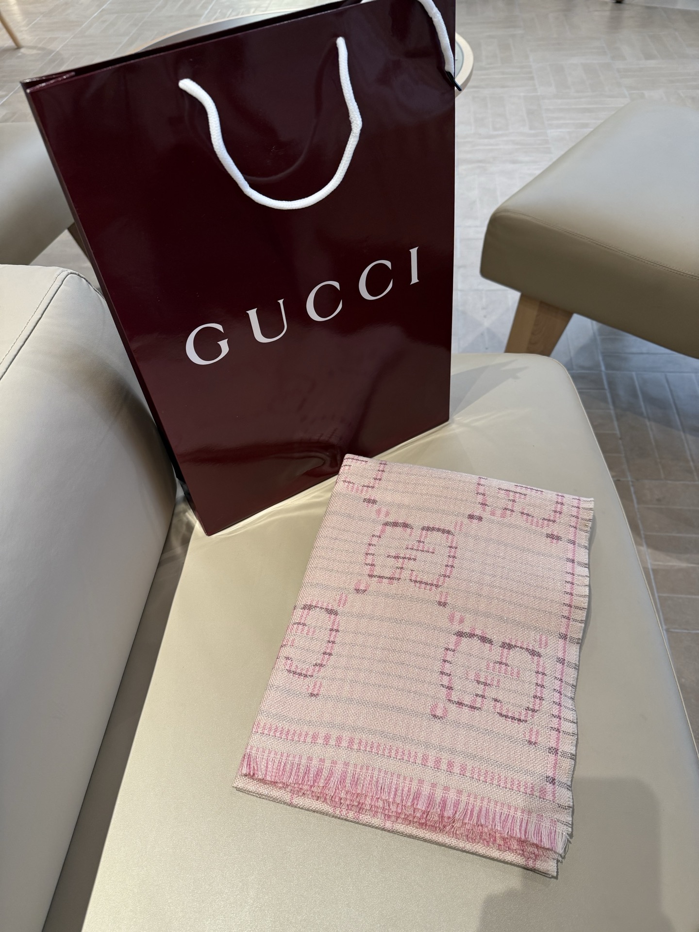 Gucci 一比一粉格紋雙G羊毛圍巾 女款日系氣質風人氣單品|超A仿原單精品圖片 12 Gucci 一比一粉格紋雙G羊毛圍巾 女款日系氣質風人氣單品|歐美奢侈品精品推薦