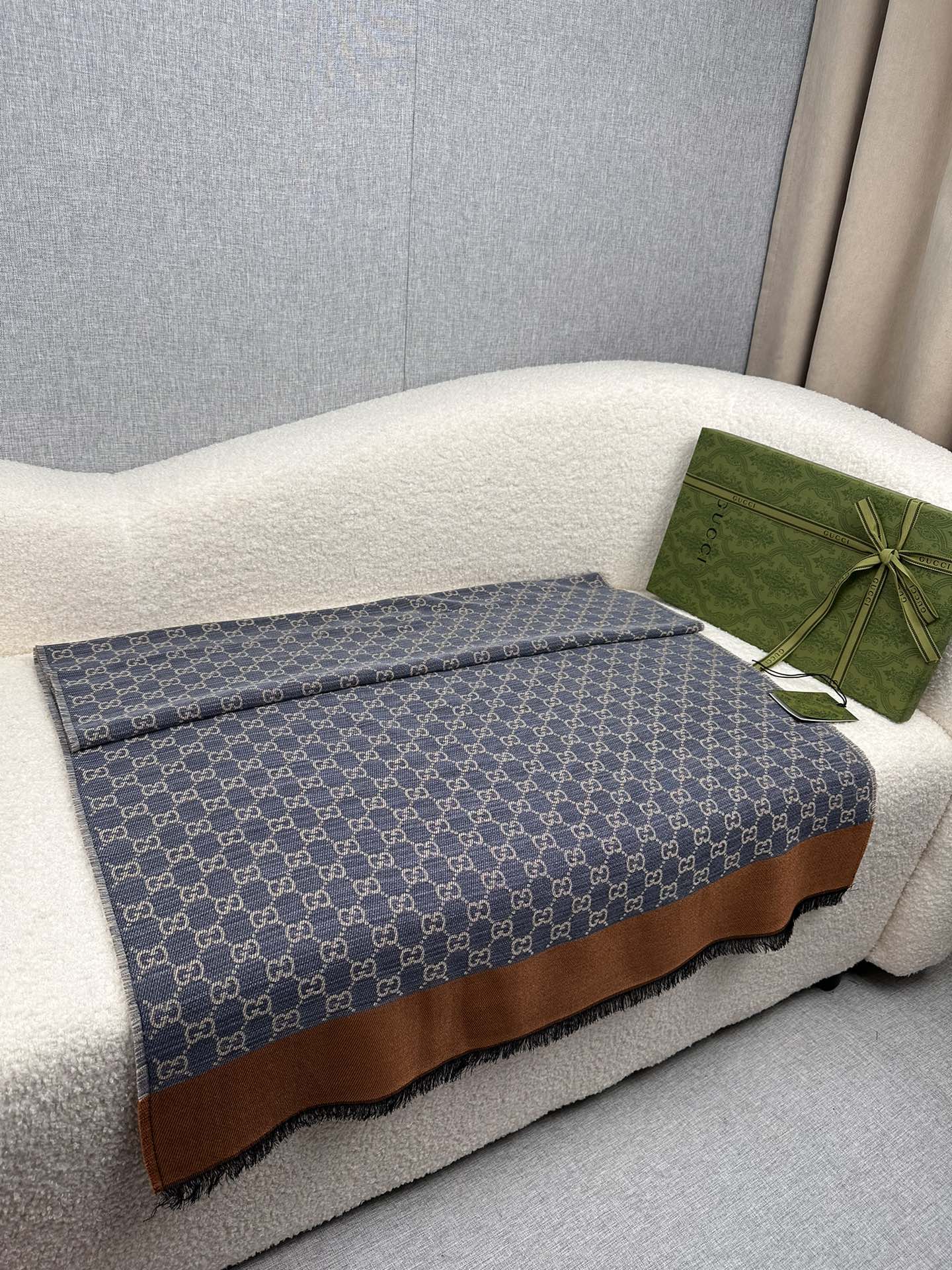 Gucci原單粉嫩GG圖騰羊毛圍巾 禮盒包裝款｜歐美奢侈品精品推薦