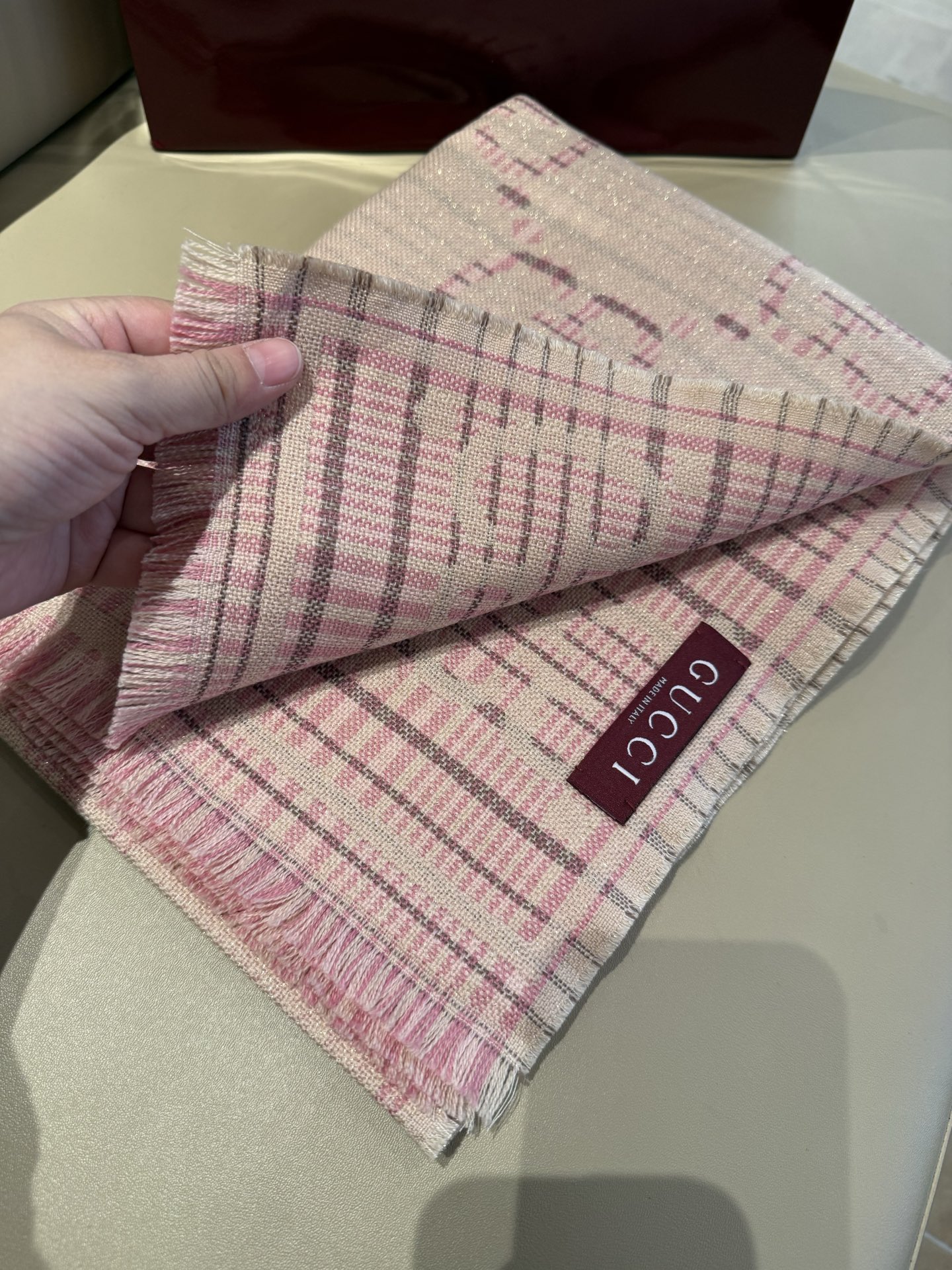 Gucci 一比一粉格紋雙G羊毛圍巾 女款日系氣質風人氣單品|超A仿原單精品圖片 11 Gucci 一比一粉格紋雙G羊毛圍巾 女款日系氣質風人氣單品|歐美奢侈品精品推薦