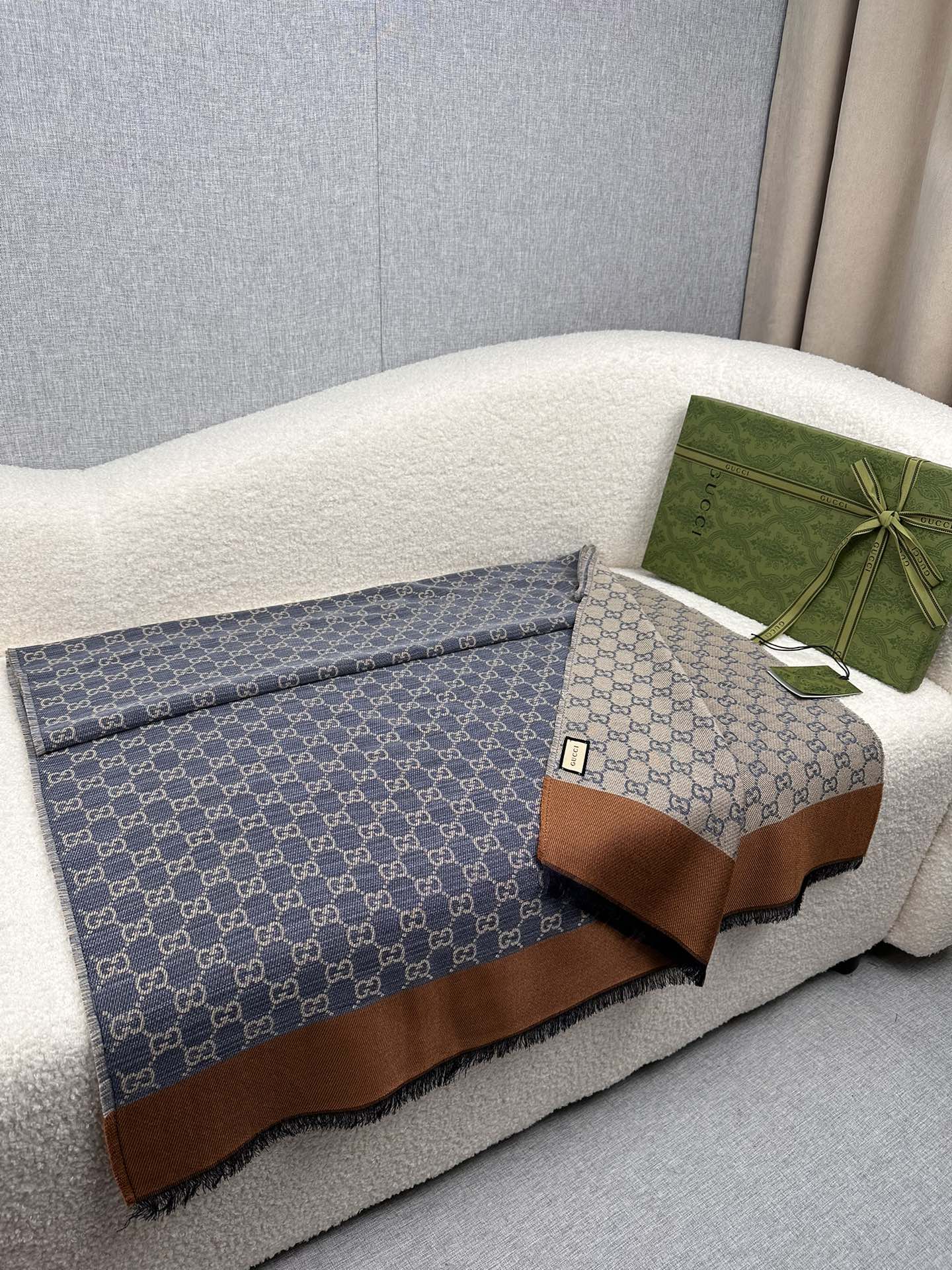 Gucci原單粉嫩GG圖騰羊毛圍巾 禮盒包裝款｜歐美奢侈品精品推薦