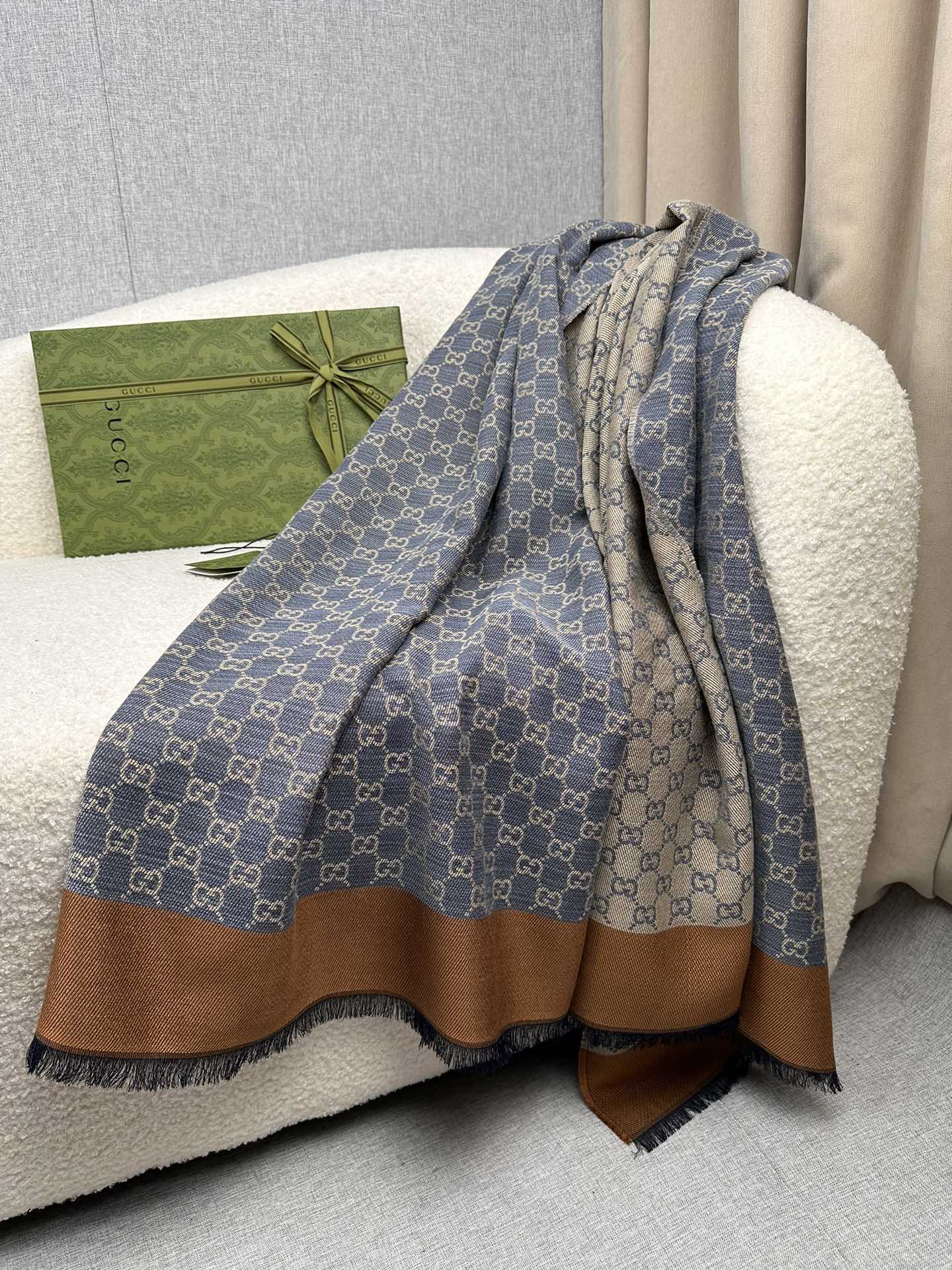 Gucci原單粉嫩GG圖騰羊毛圍巾 禮盒包裝款｜歐美奢侈品精品推薦