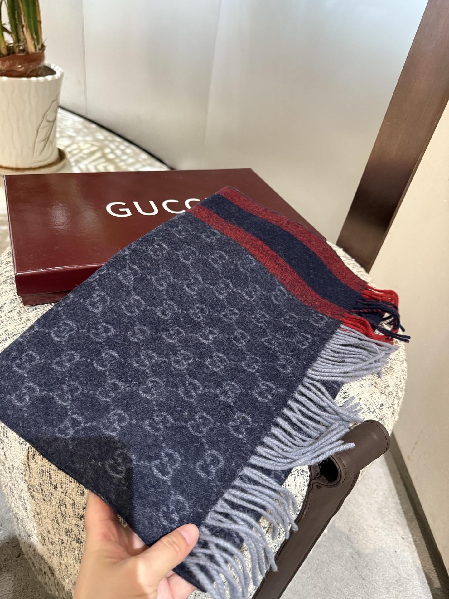Gucci 高仿深藍紅條紋雙G圍巾 男女款復古質感保暖百搭款｜歐美奢侈品精品推薦