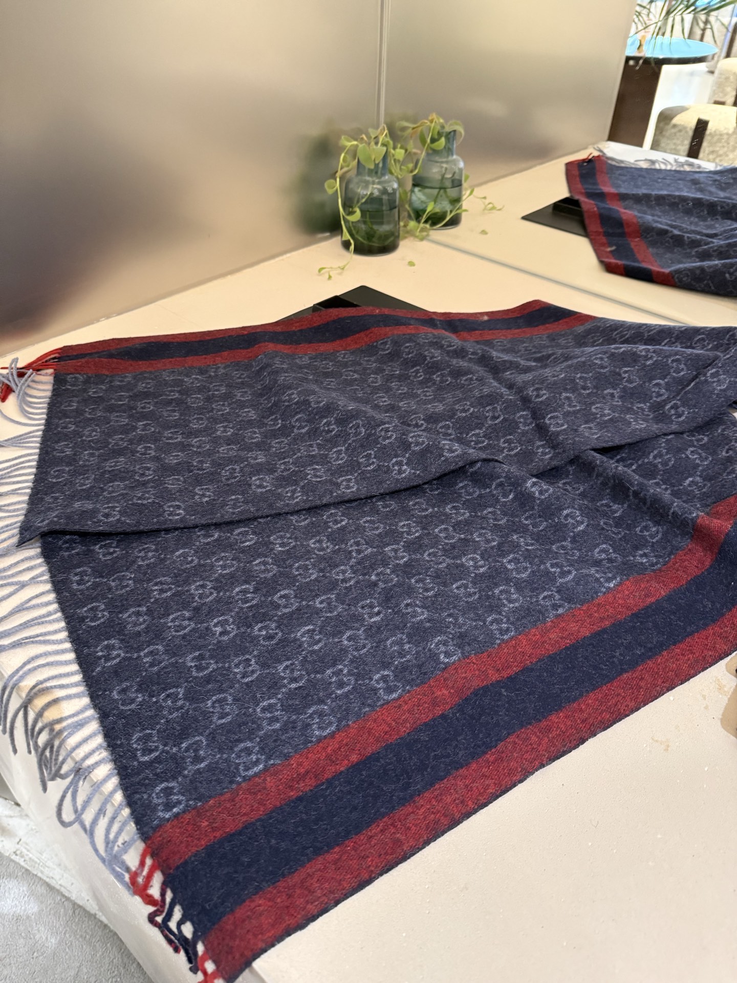 Gucci 高仿深藍紅條紋雙G圍巾 男女款復古質感保暖百搭款｜歐美奢侈品精品推薦