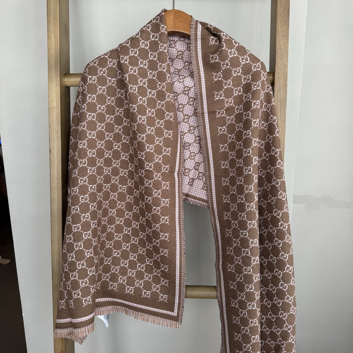 Gucci 精品仿製焦糖色雙G圍巾 女款柔和色調人氣質感款｜歐美奢侈品精品推薦