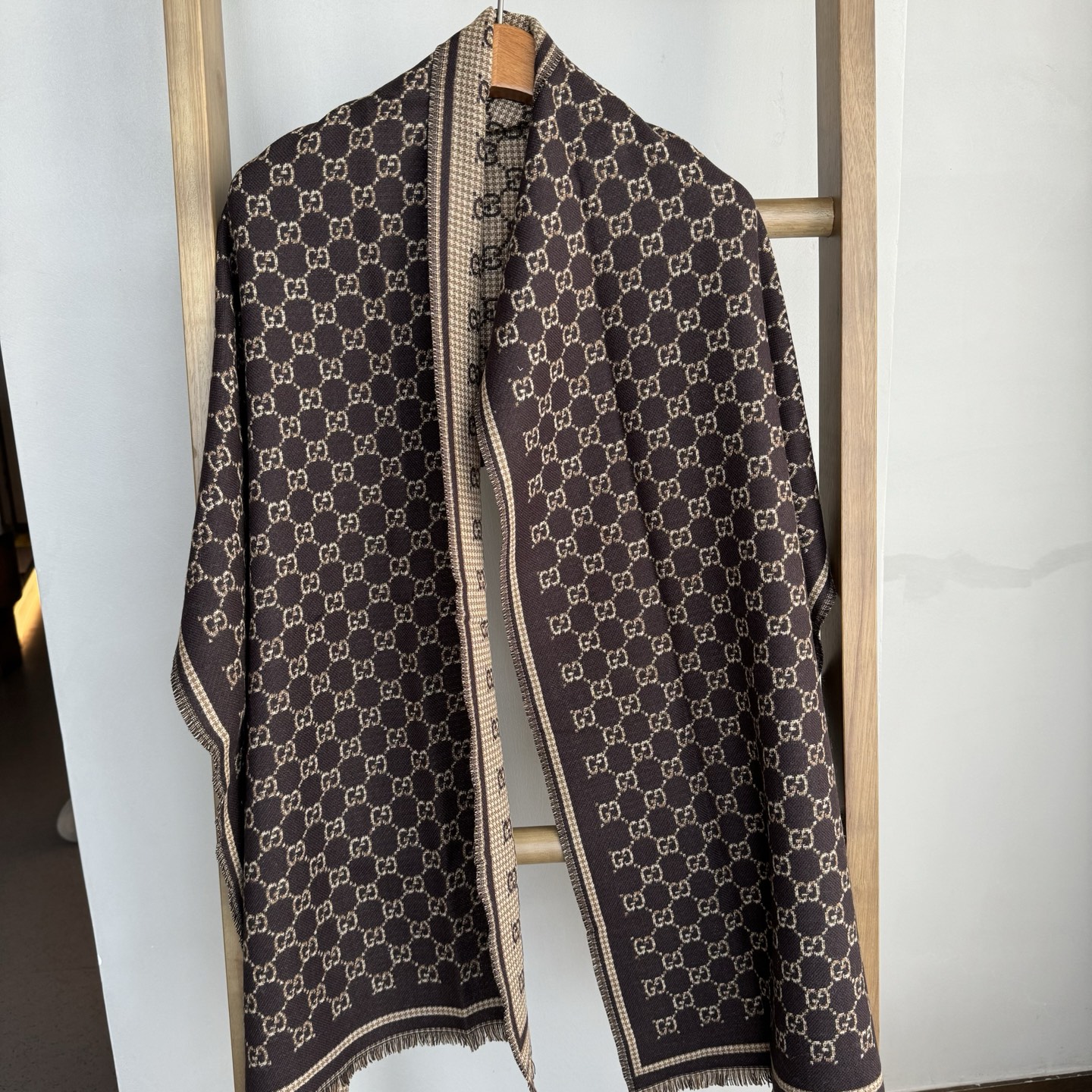 Gucci 一比一黑金雙G羊毛圍巾 女款奢華大器專櫃同步熱賣｜歐美奢侈品精品推薦