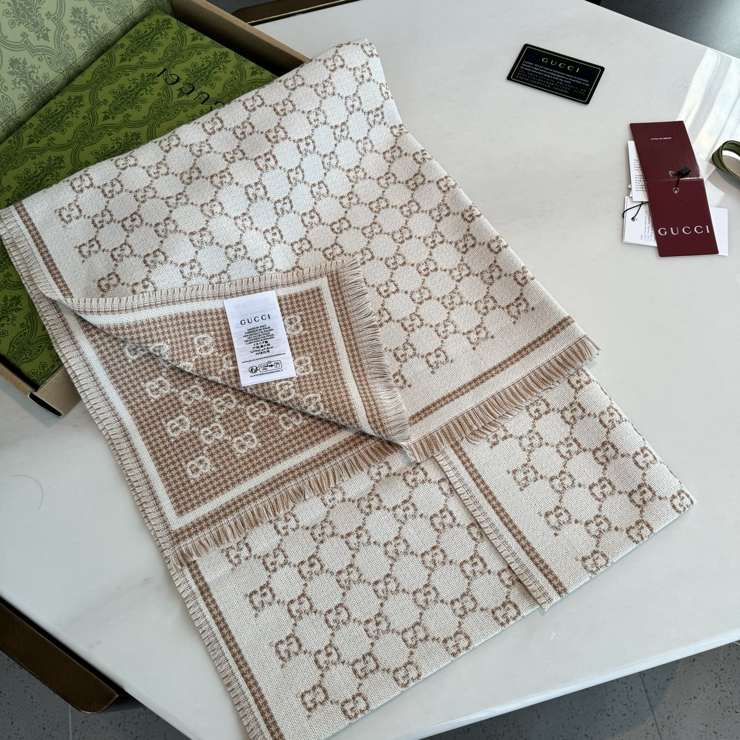 Gucci 高仿杏色雙G粗織圍巾 女款通勤風格人氣實搭首選｜歐美奢侈品精品推薦