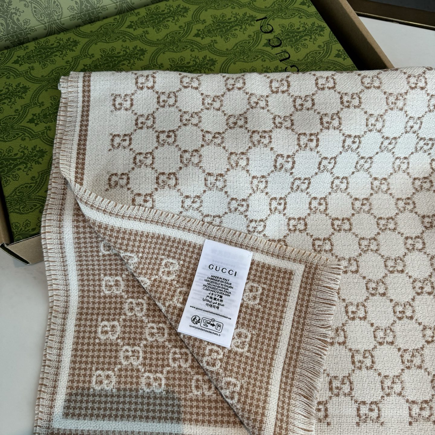 Gucci 高仿杏色雙G粗織圍巾 女款通勤風格人氣實搭首選｜歐美奢侈品精品推薦