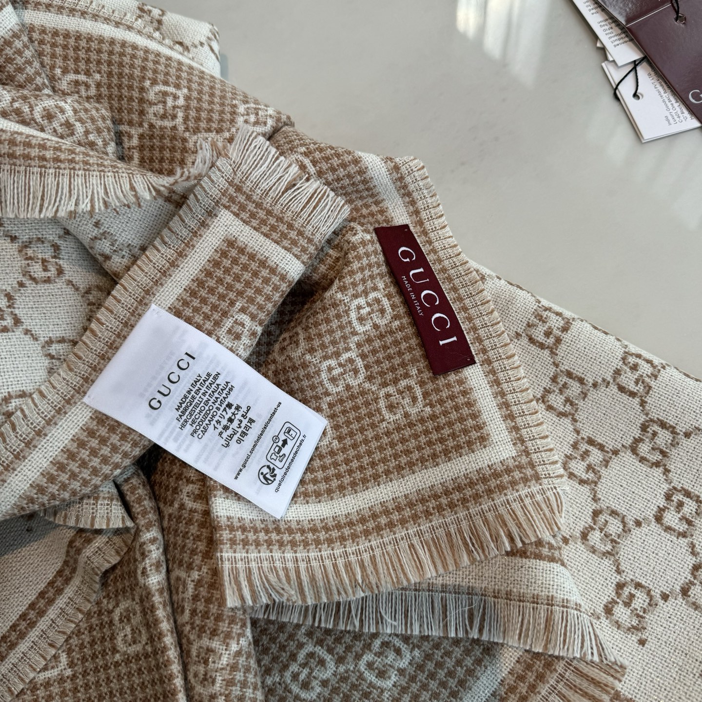 Gucci 高仿杏色雙G粗織圍巾 女款通勤風格人氣實搭首選｜歐美奢侈品精品推薦