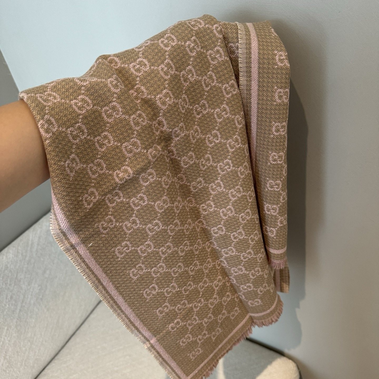 Gucci A貨粉色雙G邊框羊毛圍巾 女款氣質穿搭首選人氣款｜歐美奢侈品精品推薦