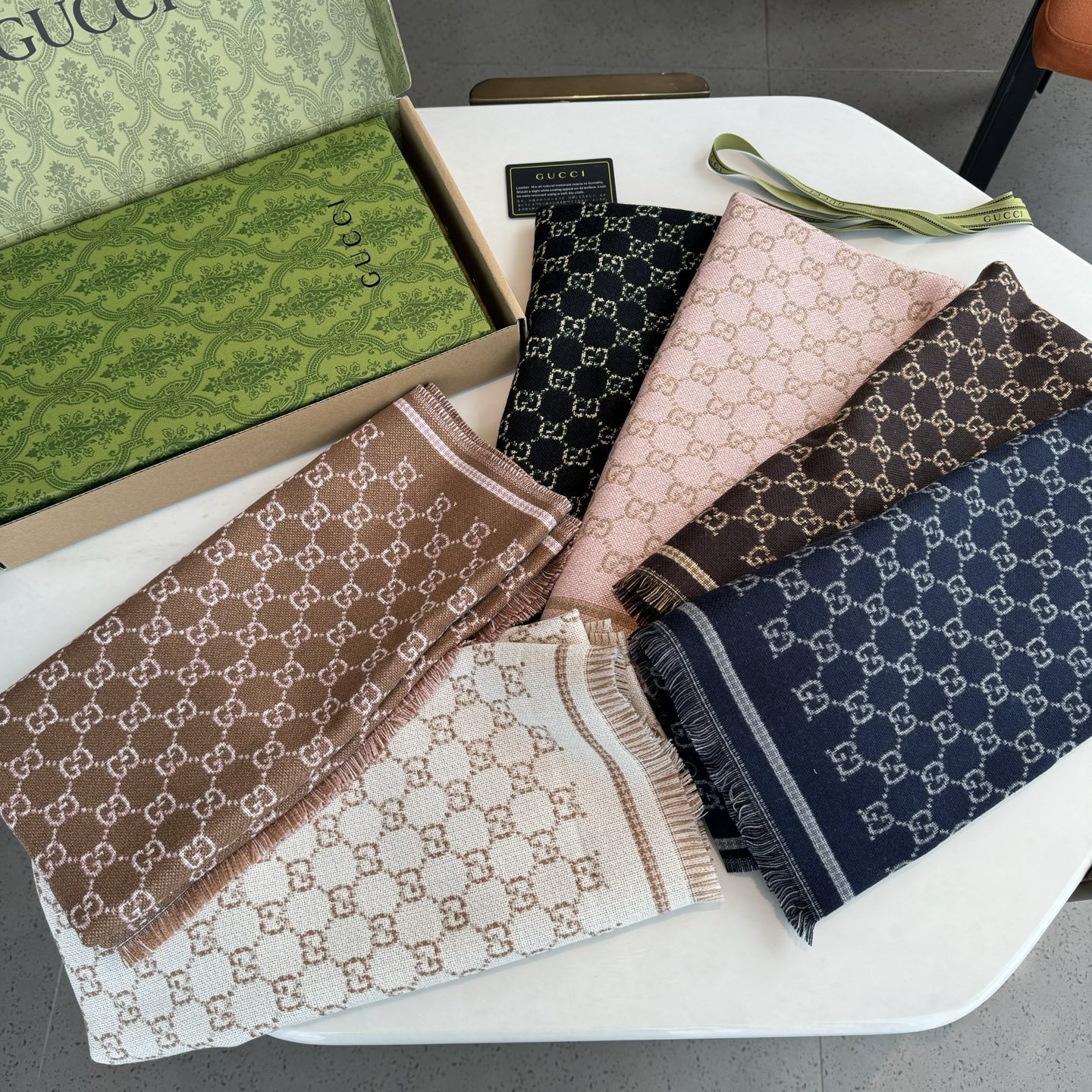 Gucci 一比一黑銀雙G格紋圍巾 男女款精緻設計冬季必備｜歐美奢侈品精品推薦