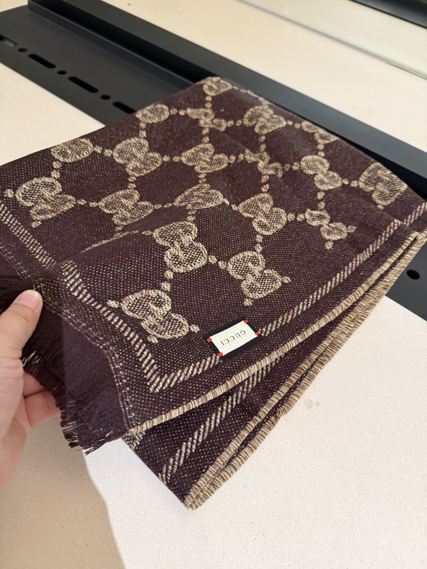 Gucci 原單大雙G黑咖色羊毛圍巾 男女款厚實版型復古魅力款｜歐美奢侈品精品推薦