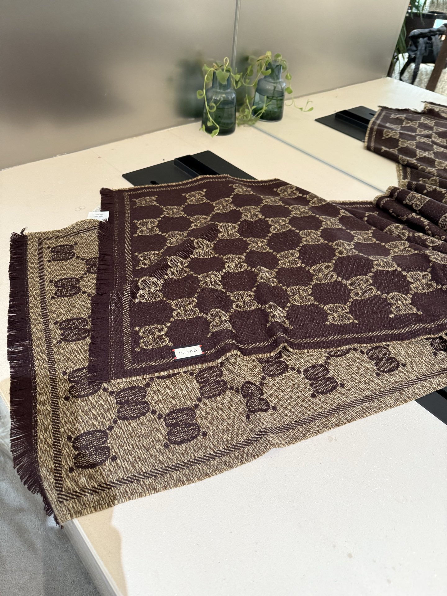 Gucci 原單大雙G黑咖色羊毛圍巾 男女款厚實版型復古魅力款｜歐美奢侈品精品推薦