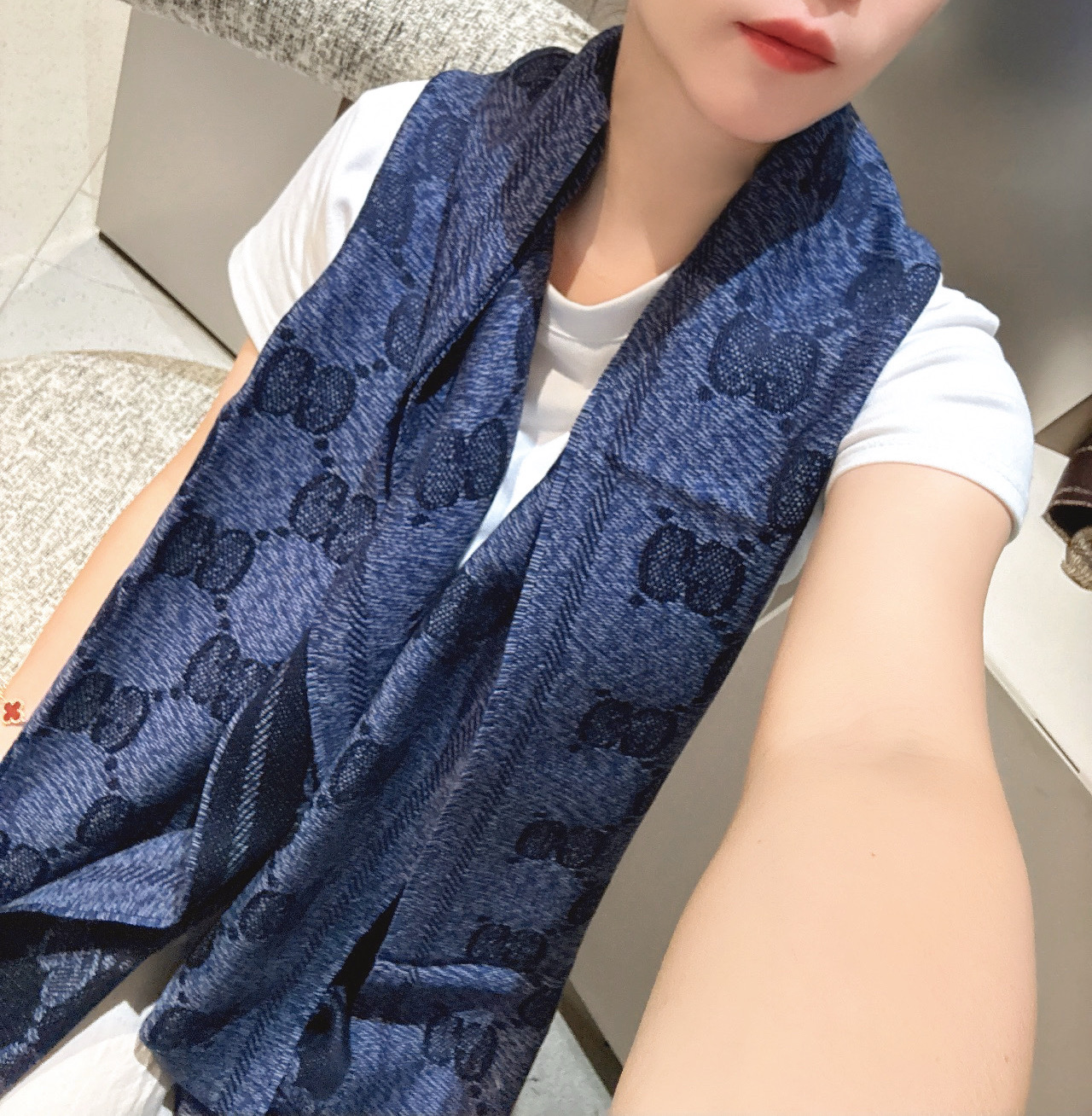 Gucci A貨海軍藍雙G輕薄圍巾 男女款涼感質地時尚隨身配件