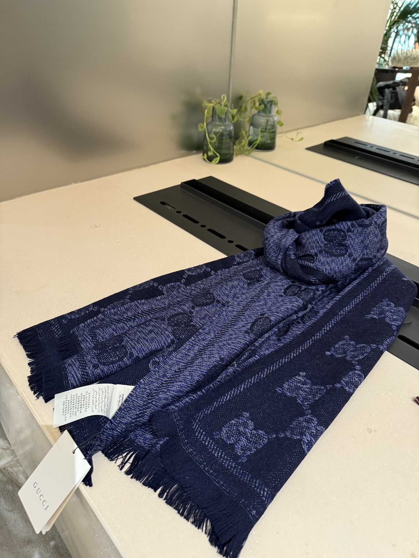 Gucci A貨海軍藍雙G輕薄圍巾 男女款涼感質地時尚隨身配件｜歐美奢侈品精品推薦