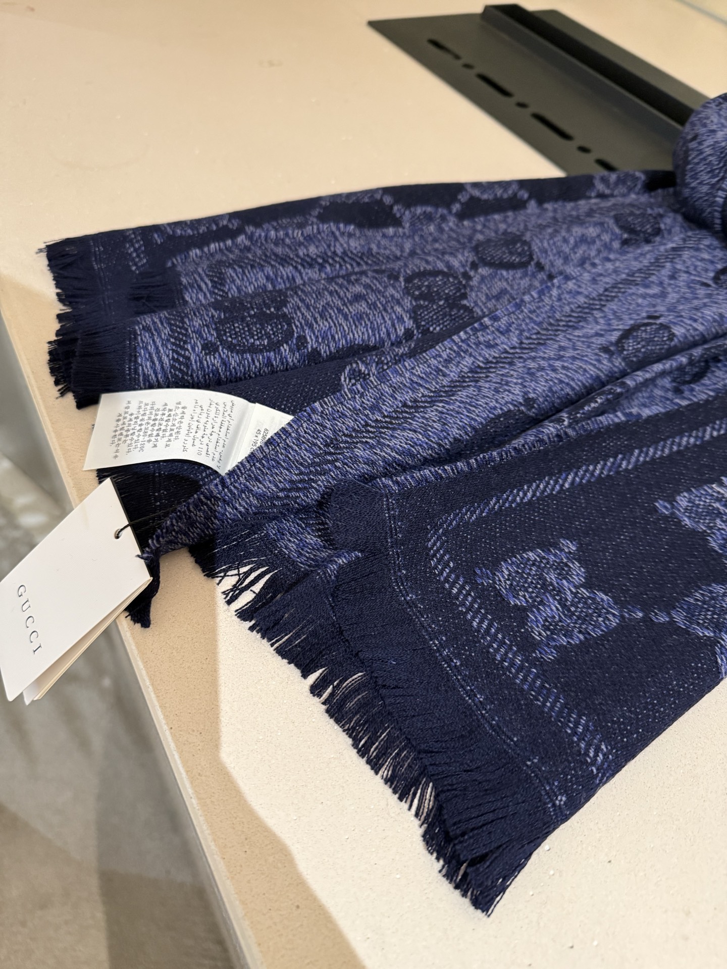 Gucci A貨海軍藍雙G輕薄圍巾 男女款涼感質地時尚隨身配件｜歐美奢侈品精品推薦