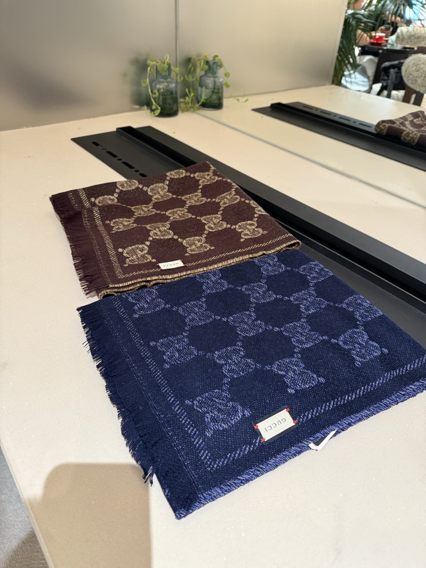 Gucci A貨海軍藍雙G輕薄圍巾 男女款涼感質地時尚隨身配件｜歐美奢侈品精品推薦