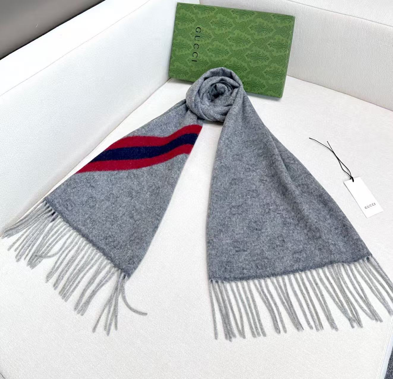 Gucci 精品仿製灰色條紋雙G羊毛圍巾 女款高級感設計款氣質百搭｜歐美奢侈品精品推薦