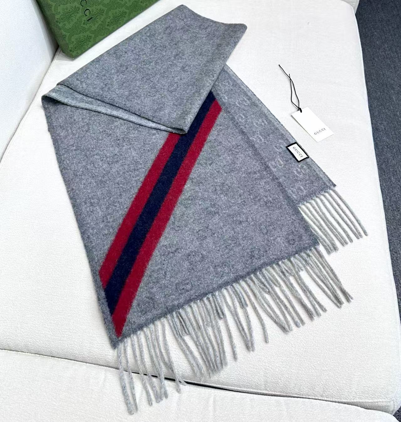 Gucci 精品仿製灰色條紋雙G羊毛圍巾 女款高級感設計款氣質百搭｜歐美奢侈品精品推薦