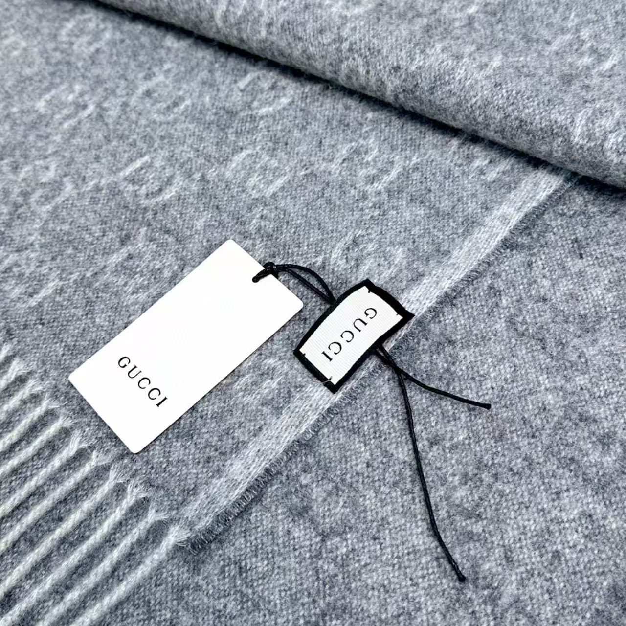 Gucci 精品仿製灰色條紋雙G羊毛圍巾 女款高級感設計款氣質百搭｜歐美奢侈品精品推薦